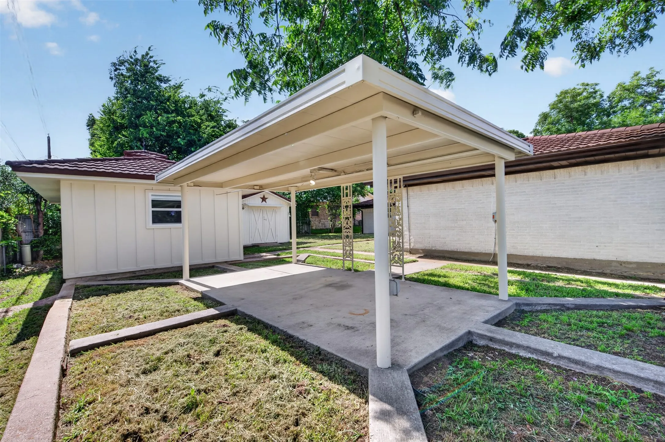Gazebo W/ Light fixture