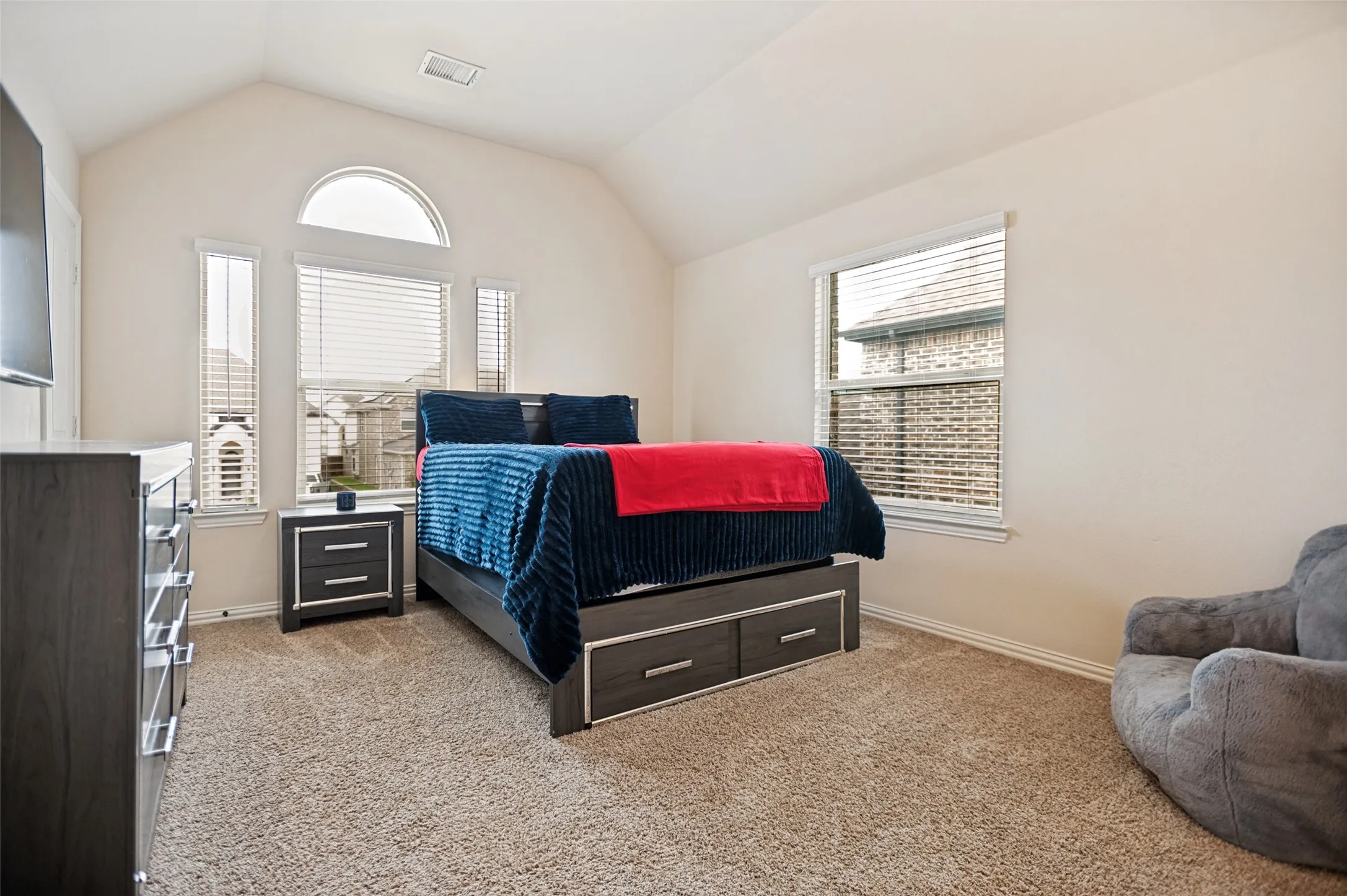 Single Family Residence For Sale in Ellis County , 413 Frontier Court, Midlothian, Texas 76065, 5 Bedrooms, 5 Bathrooms, 2 Garage spaces, 4,687 Sqft, built in 2022, Price $650,000, mls#21298760, Real Estate Agent in Midlothian, Homes For Sale in Ellis county, Homes For Sale in Midlothian, Realtor in Midlothian Texas, Real Estate Brokerage Independent Realty Texas, Luminita Cordes Realtor