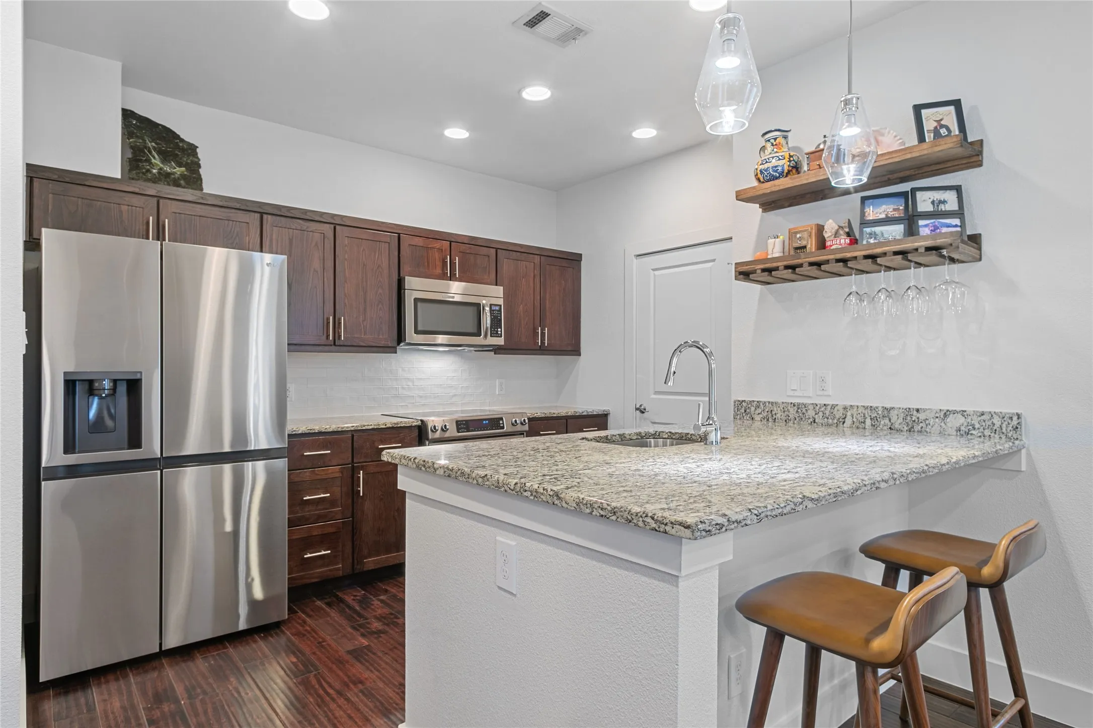 Townhouse For Sale in Dallas County , 5922 Hudson Street 4, Dallas, Texas 75206, 2 Bedroom, 3 Bathroom, 2 Garage spaces, 1,283 Sqft, built in 2010, mls#21295207, Real Estate Agent in Dallas, Homes For Sale in Dallas county, Homes For Sale in Dallas, Realtor in Dallas Texas, Real Estate Brokerage Independent Realty Texas, Luminita Cordes Realtor