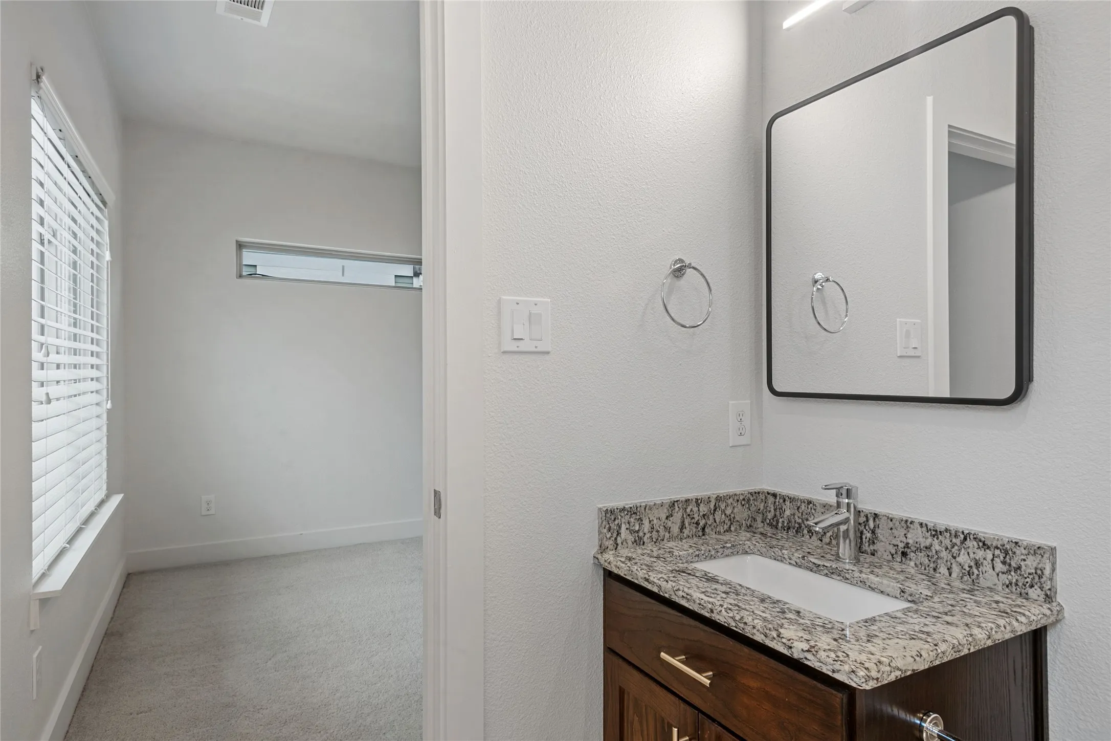 Townhouse For Sale in Dallas County , 5922 Hudson Street 4, Dallas, Texas 75206, 2 Bedroom, 3 Bathroom, 2 Garage spaces, 1,283 Sqft, built in 2010, mls#21295207, Real Estate Agent in Dallas, Homes For Sale in Dallas county, Homes For Sale in Dallas, Realtor in Dallas Texas, Real Estate Brokerage Independent Realty Texas, Luminita Cordes Realtor