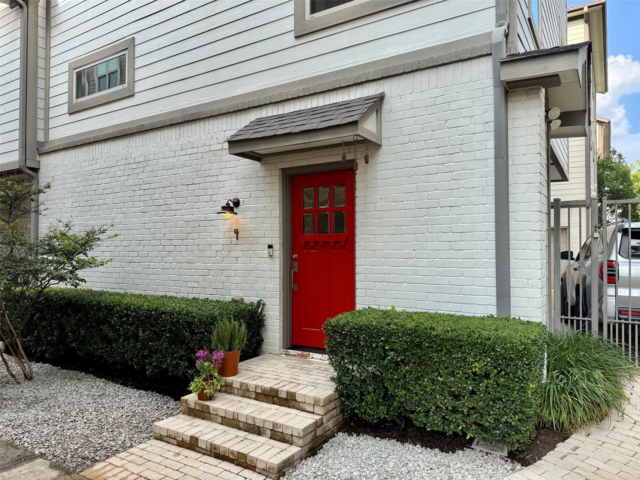 Townhouse For Sale in Dallas County , 5922 Hudson Street 4, Dallas, Texas 75206, 2 Bedroom, 3 Bathroom, 2 Garage spaces, 1,283 Sqft, built in 2010, mls#21295207, Real Estate Agent in Dallas, Homes For Sale in Dallas county, Homes For Sale in Dallas, Realtor in Dallas Texas, Real Estate Brokerage Independent Realty Texas, Luminita Cordes Realtor