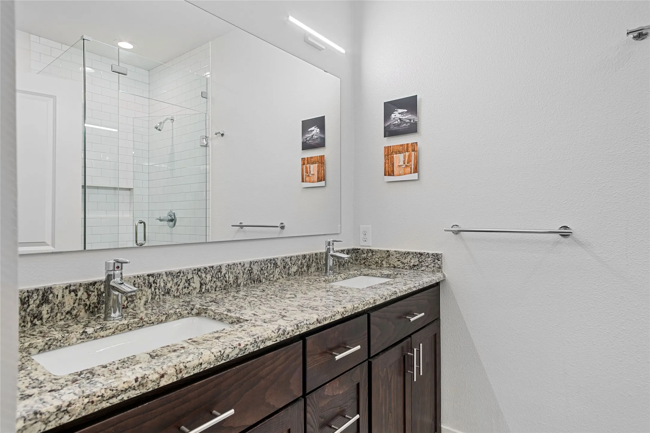 Townhouse For Sale in Dallas County , 5922 Hudson Street 4, Dallas, Texas 75206, 2 Bedroom, 3 Bathroom, 2 Garage spaces, 1,283 Sqft, built in 2010, mls#21295207, Real Estate Agent in Dallas, Homes For Sale in Dallas county, Homes For Sale in Dallas, Realtor in Dallas Texas, Real Estate Brokerage Independent Realty Texas, Luminita Cordes Realtor