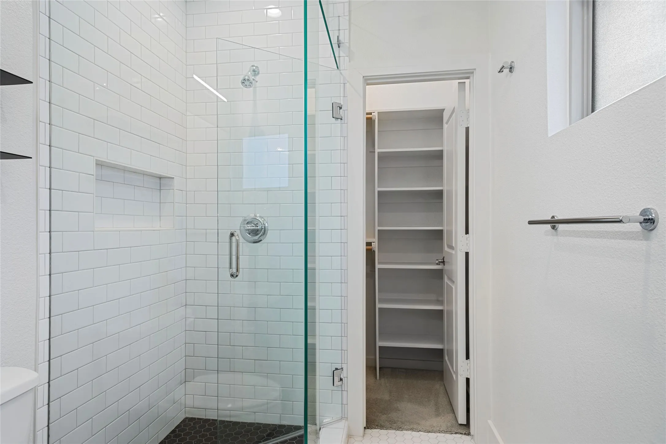 Townhouse For Sale in Dallas County , 5922 Hudson Street 4, Dallas, Texas 75206, 2 Bedroom, 3 Bathroom, 2 Garage spaces, 1,283 Sqft, built in 2010, mls#21295207, Real Estate Agent in Dallas, Homes For Sale in Dallas county, Homes For Sale in Dallas, Realtor in Dallas Texas, Real Estate Brokerage Independent Realty Texas, Luminita Cordes Realtor