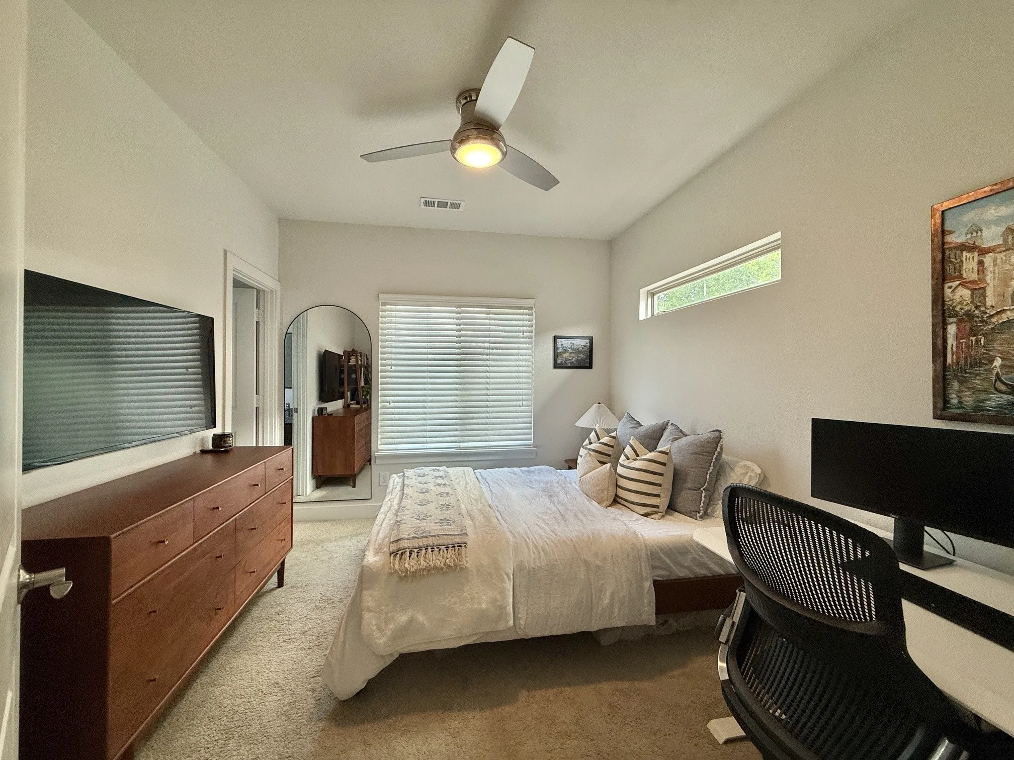 Townhouse For Sale in Dallas County , 5922 Hudson Street 4, Dallas, Texas 75206, 2 Bedroom, 3 Bathroom, 2 Garage spaces, 1,283 Sqft, built in 2010, mls#21295207, Real Estate Agent in Dallas, Homes For Sale in Dallas county, Homes For Sale in Dallas, Realtor in Dallas Texas, Real Estate Brokerage Independent Realty Texas, Luminita Cordes Realtor