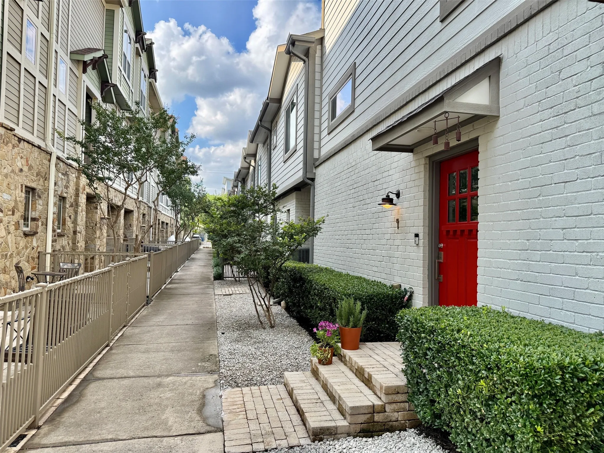 Townhouse For Sale in Dallas County , 5922 Hudson Street 4, Dallas, Texas 75206, 2 Bedroom, 3 Bathroom, 2 Garage spaces, 1,283 Sqft, built in 2010, mls#21295207, Real Estate Agent in Dallas, Homes For Sale in Dallas county, Homes For Sale in Dallas, Realtor in Dallas Texas, Real Estate Brokerage Independent Realty Texas, Luminita Cordes Realtor