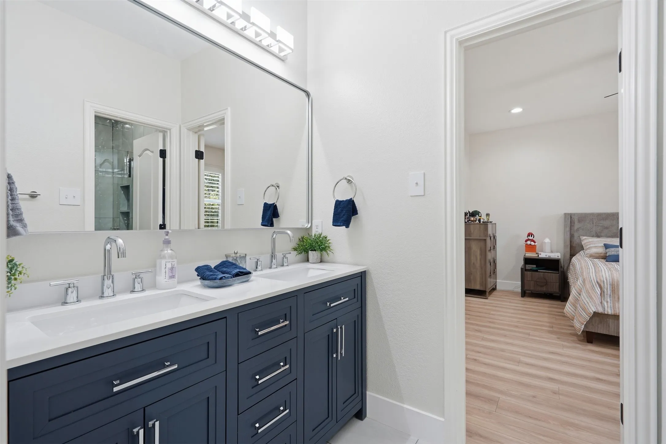 Double vanity with a white countertop and rectangular undermount sinks