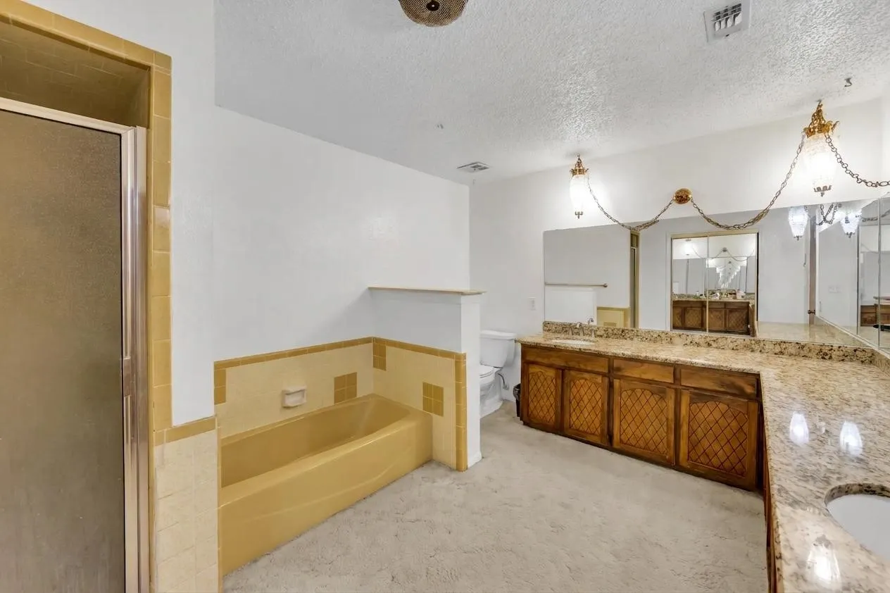 Single Family Residence For Sale in Tarrant County , 6241 Onyx Drive S, North Richland Hills, Texas 76180, 4 Bedroom, 3 Bathroom, 2 Garage spaces, 2,375 Sqft, built in 1977, mls#21297996, Real Estate Agent in North Richland Hills, Homes For Sale in Tarrant county, Homes For Sale in North Richland Hills, Realtor in North Richland Hills Texas, Real Estate Brokerage Independent Realty Texas, Luminita Cordes Realtor