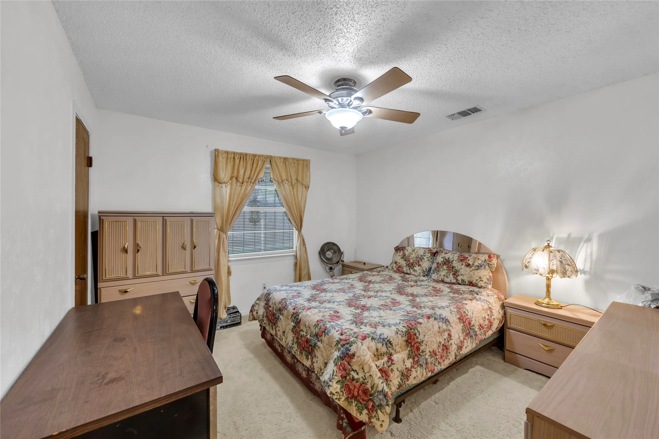 Single Family Residence For Sale in Tarrant County , 6241 Onyx Drive S, North Richland Hills, Texas 76180, 4 Bedroom, 3 Bathroom, 2 Garage spaces, 2,375 Sqft, built in 1977, mls#21297996, Real Estate Agent in North Richland Hills, Homes For Sale in Tarrant county, Homes For Sale in North Richland Hills, Realtor in North Richland Hills Texas, Real Estate Brokerage Independent Realty Texas, Luminita Cordes Realtor