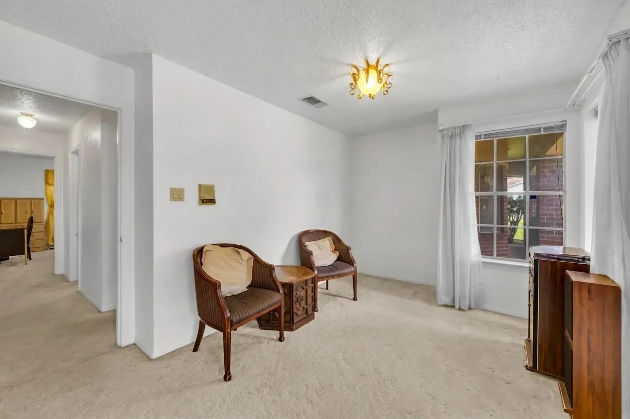 Single Family Residence For Sale in Tarrant County , 6241 Onyx Drive S, North Richland Hills, Texas 76180, 4 Bedroom, 3 Bathroom, 2 Garage spaces, 2,375 Sqft, built in 1977, mls#21297996, Real Estate Agent in North Richland Hills, Homes For Sale in Tarrant county, Homes For Sale in North Richland Hills, Realtor in North Richland Hills Texas, Real Estate Brokerage Independent Realty Texas, Luminita Cordes Realtor