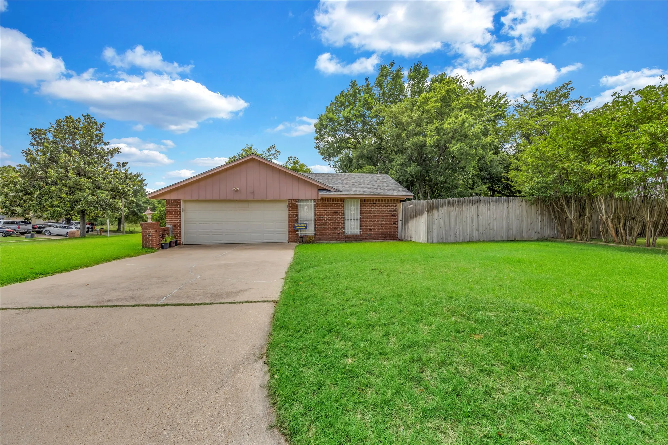 Single Family Residence For Sale in Tarrant County , 6241 Onyx Drive S, North Richland Hills, Texas 76180, 4 Bedroom, 3 Bathroom, 2 Garage spaces, 2,375 Sqft, built in 1977, mls#21297996, Real Estate Agent in North Richland Hills, Homes For Sale in Tarrant county, Homes For Sale in North Richland Hills, Realtor in North Richland Hills Texas, Real Estate Brokerage Independent Realty Texas, Luminita Cordes Realtor