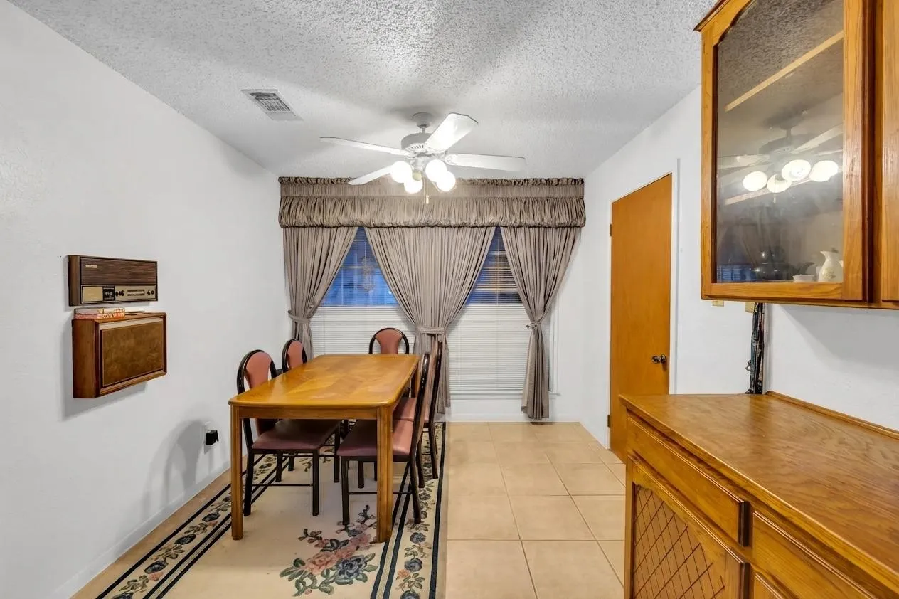Single Family Residence For Sale in Tarrant County , 6241 Onyx Drive S, North Richland Hills, Texas 76180, 4 Bedroom, 3 Bathroom, 2 Garage spaces, 2,375 Sqft, built in 1977, mls#21297996, Real Estate Agent in North Richland Hills, Homes For Sale in Tarrant county, Homes For Sale in North Richland Hills, Realtor in North Richland Hills Texas, Real Estate Brokerage Independent Realty Texas, Luminita Cordes Realtor