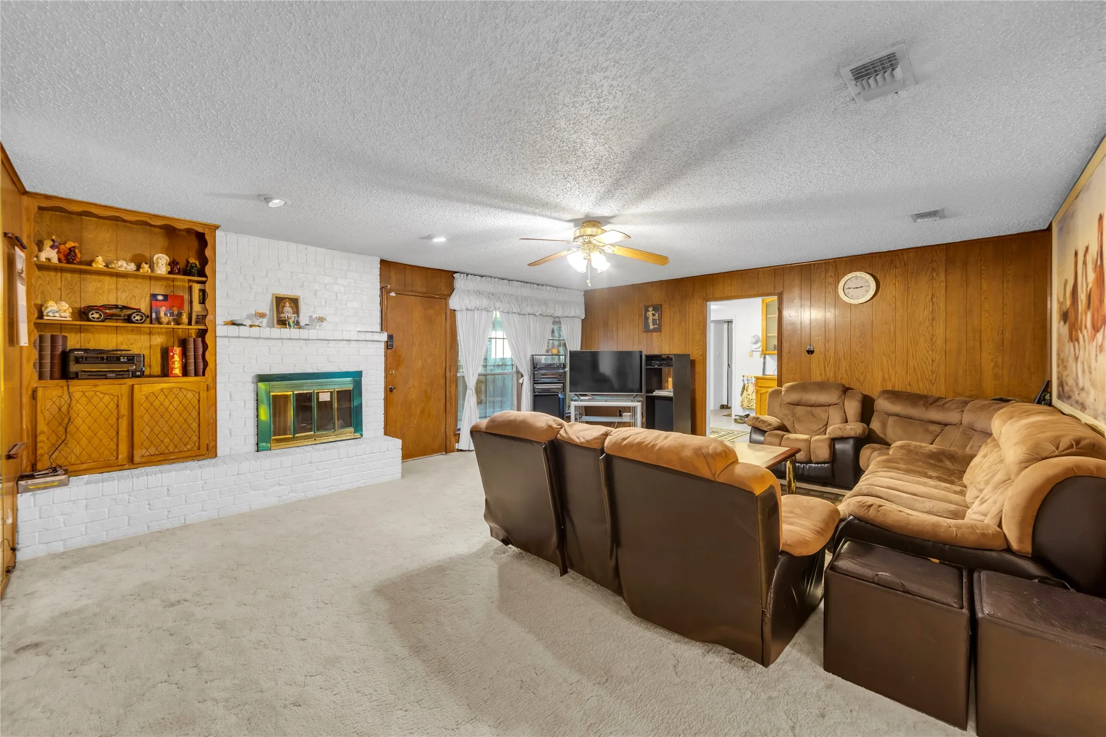 Single Family Residence For Sale in Tarrant County , 6241 Onyx Drive S, North Richland Hills, Texas 76180, 4 Bedroom, 3 Bathroom, 2 Garage spaces, 2,375 Sqft, built in 1977, mls#21297996, Real Estate Agent in North Richland Hills, Homes For Sale in Tarrant county, Homes For Sale in North Richland Hills, Realtor in North Richland Hills Texas, Real Estate Brokerage Independent Realty Texas, Luminita Cordes Realtor