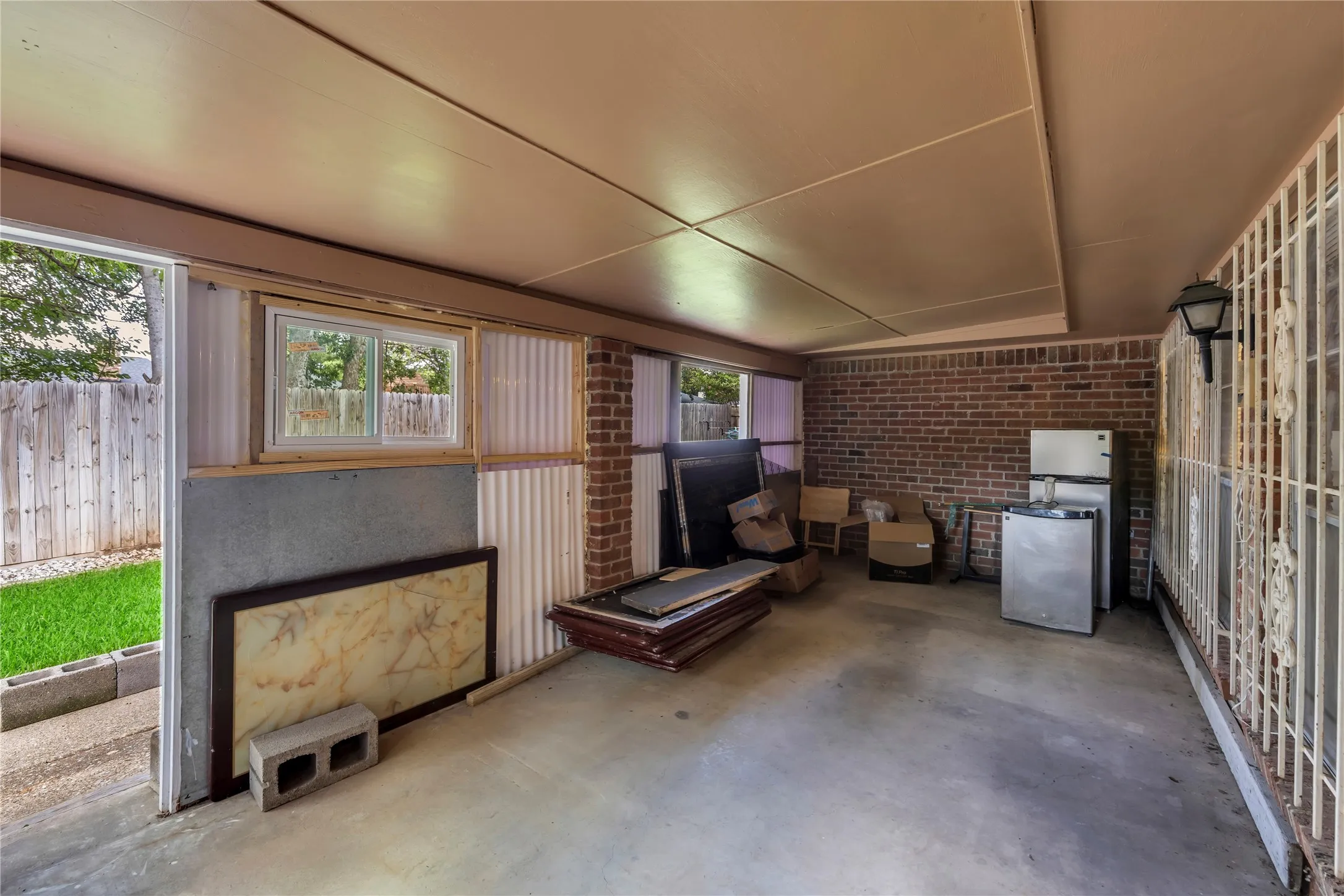 Single Family Residence For Sale in Tarrant County , 6241 Onyx Drive S, North Richland Hills, Texas 76180, 4 Bedroom, 3 Bathroom, 2 Garage spaces, 2,375 Sqft, built in 1977, mls#21297996, Real Estate Agent in North Richland Hills, Homes For Sale in Tarrant county, Homes For Sale in North Richland Hills, Realtor in North Richland Hills Texas, Real Estate Brokerage Independent Realty Texas, Luminita Cordes Realtor