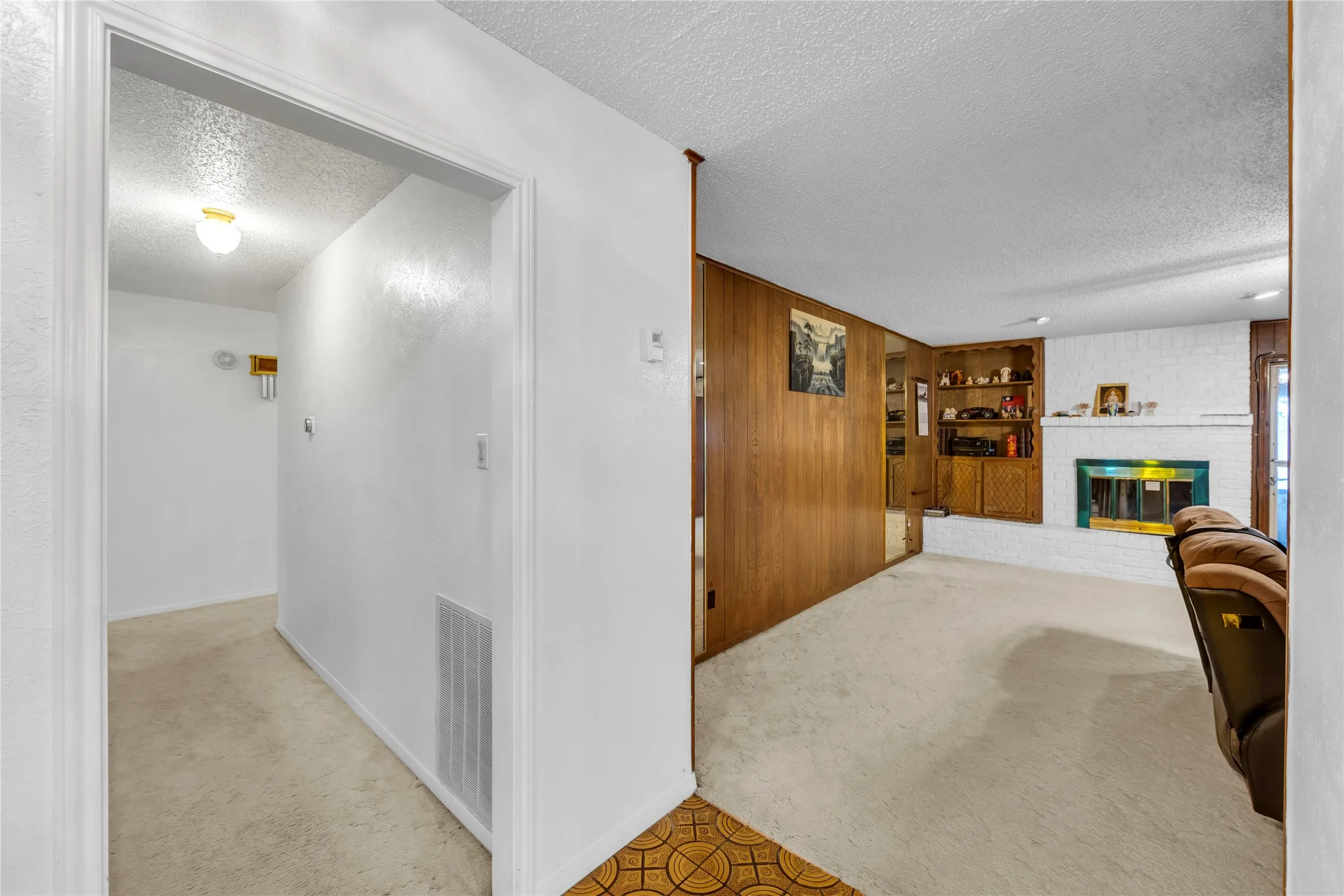 Single Family Residence For Sale in Tarrant County , 6241 Onyx Drive S, North Richland Hills, Texas 76180, 4 Bedroom, 3 Bathroom, 2 Garage spaces, 2,375 Sqft, built in 1977, mls#21297996, Real Estate Agent in North Richland Hills, Homes For Sale in Tarrant county, Homes For Sale in North Richland Hills, Realtor in North Richland Hills Texas, Real Estate Brokerage Independent Realty Texas, Luminita Cordes Realtor