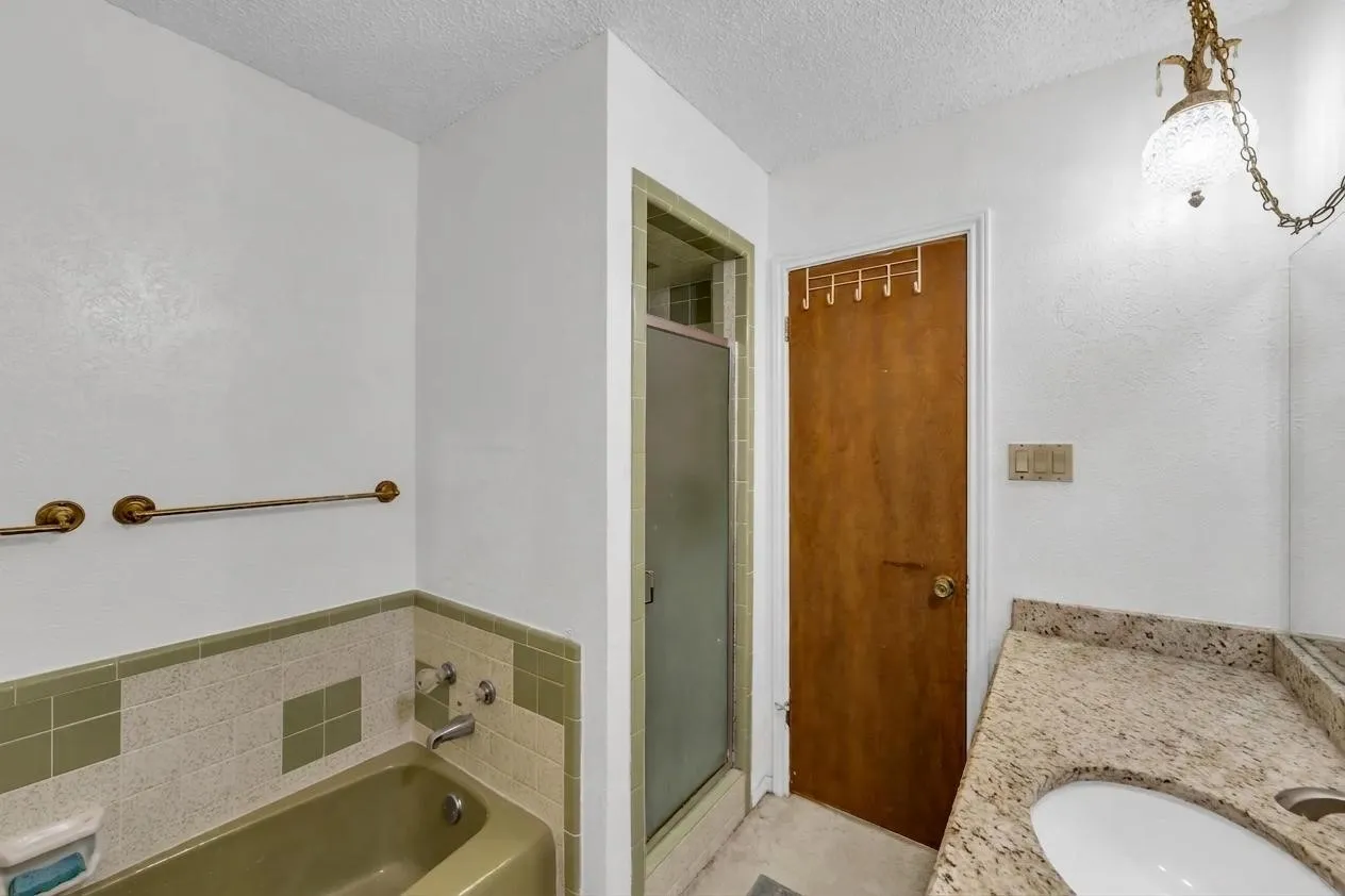 Single Family Residence For Sale in Tarrant County , 6241 Onyx Drive S, North Richland Hills, Texas 76180, 4 Bedroom, 3 Bathroom, 2 Garage spaces, 2,375 Sqft, built in 1977, mls#21297996, Real Estate Agent in North Richland Hills, Homes For Sale in Tarrant county, Homes For Sale in North Richland Hills, Realtor in North Richland Hills Texas, Real Estate Brokerage Independent Realty Texas, Luminita Cordes Realtor
