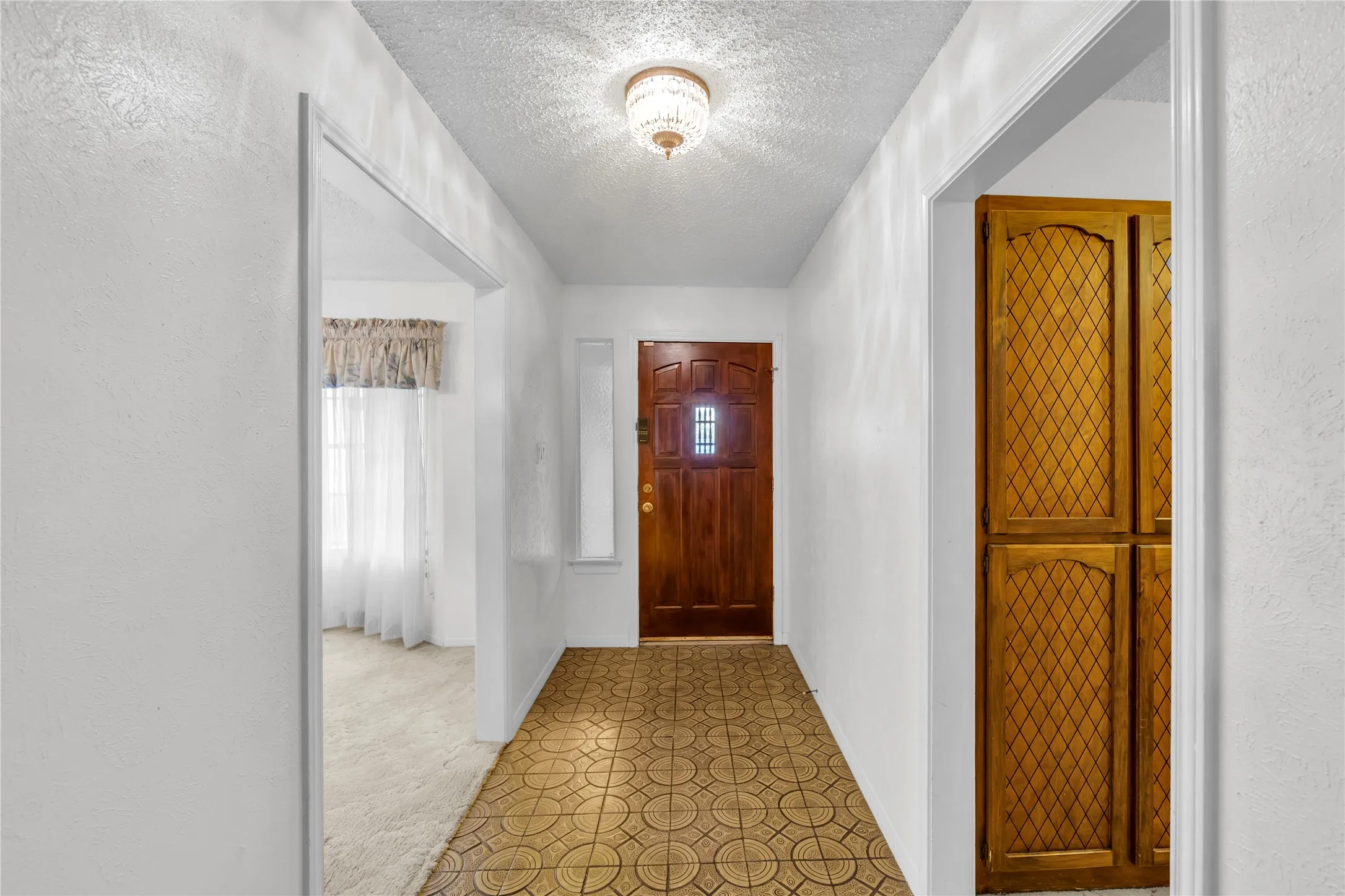 Single Family Residence For Sale in Tarrant County , 6241 Onyx Drive S, North Richland Hills, Texas 76180, 4 Bedroom, 3 Bathroom, 2 Garage spaces, 2,375 Sqft, built in 1977, mls#21297996, Real Estate Agent in North Richland Hills, Homes For Sale in Tarrant county, Homes For Sale in North Richland Hills, Realtor in North Richland Hills Texas, Real Estate Brokerage Independent Realty Texas, Luminita Cordes Realtor