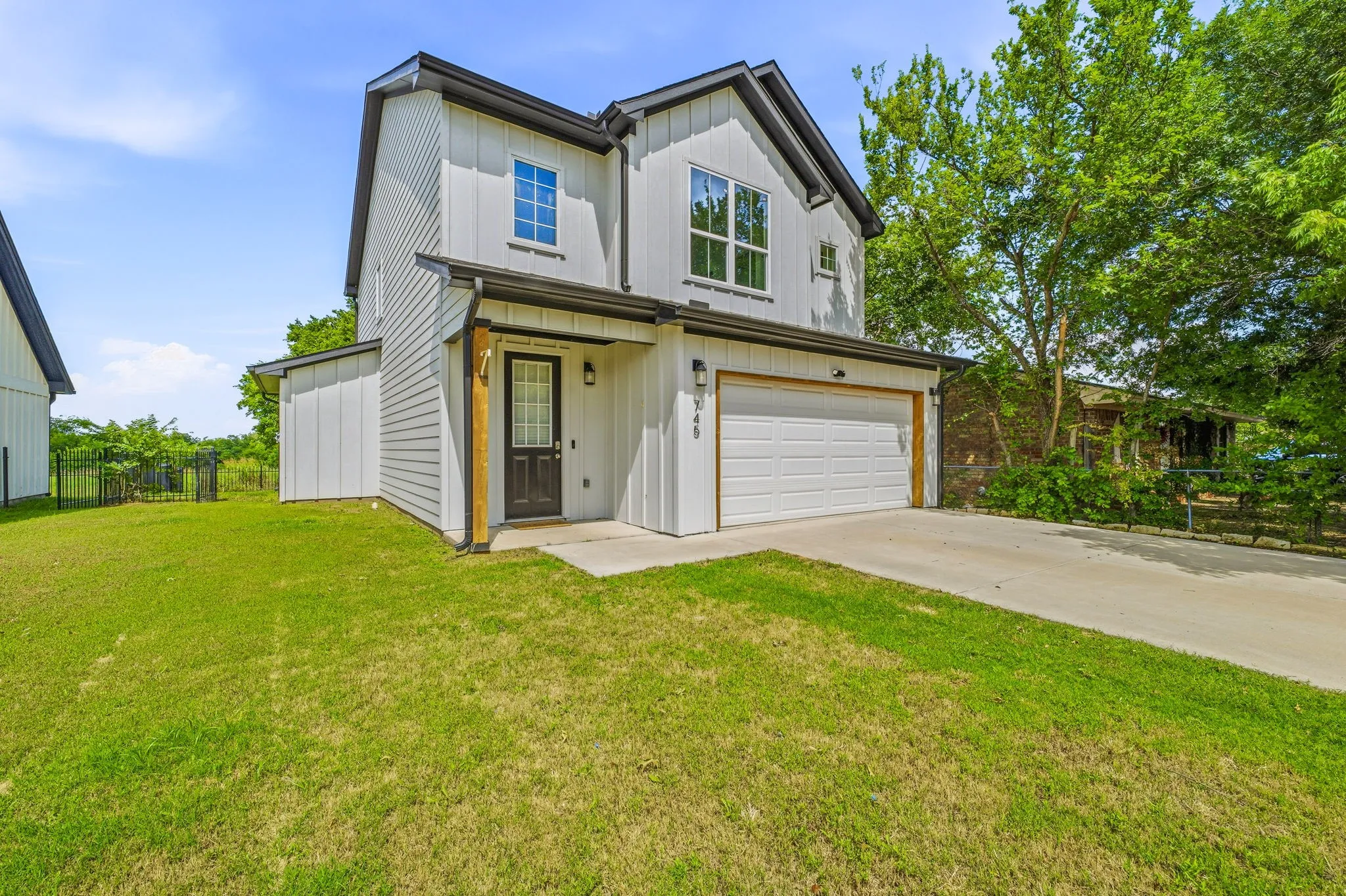 Single Family Residence For Sale in Erath County , 745 N Miller Avenue, Stephenville, Texas 76401, 3 Bedroom, 3 Bathroom, 2 Garage spaces, 2,061 Sqft, built in 2021, mls#21298784, Real Estate Agent in Stephenville, Homes For Sale in Erath county, Homes For Sale in Stephenville, Realtor in Stephenville Texas, Real Estate Brokerage Independent Realty Texas, Luminita Cordes Realtor