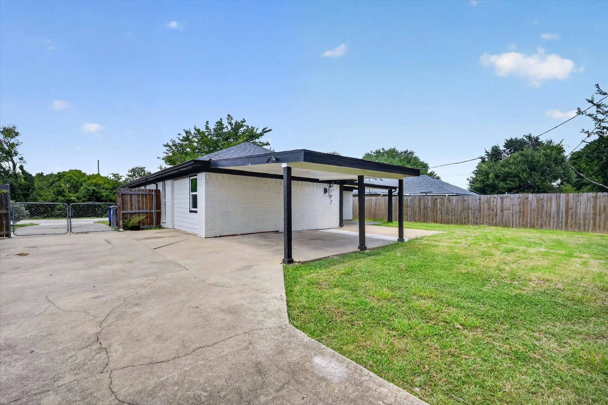 Single Family Residence For Sale in Collin County , 217 Teakwood Drive, Princeton, Texas 75407, 4 Bedroom, 2 Bathroom, Garage spaces, 1,539 Sqft, built in 1985, mls#21298724, Real Estate Agent in Princeton, Homes For Sale in Collin county, Homes For Sale in Princeton, Realtor in Princeton Texas, Real Estate Brokerage Independent Realty Texas, Luminita Cordes Realtor