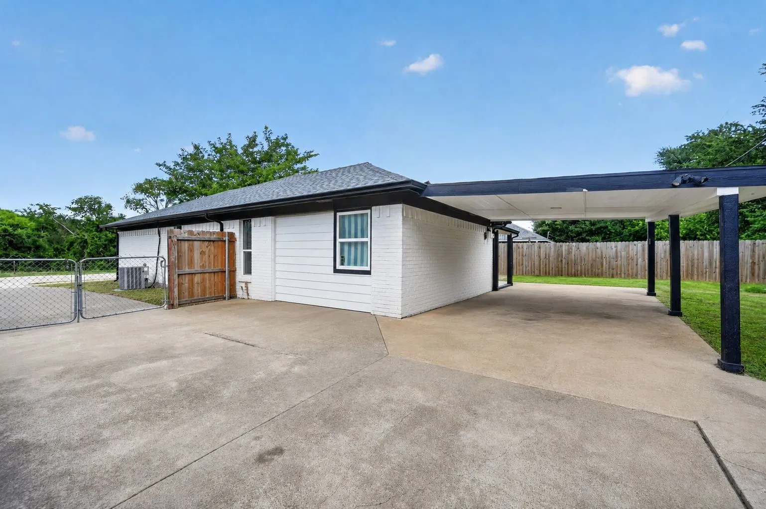 Single Family Residence For Sale in Collin County , 217 Teakwood Drive, Princeton, Texas 75407, 4 Bedroom, 2 Bathroom, Garage spaces, 1,539 Sqft, built in 1985, mls#21298724, Real Estate Agent in Princeton, Homes For Sale in Collin county, Homes For Sale in Princeton, Realtor in Princeton Texas, Real Estate Brokerage Independent Realty Texas, Luminita Cordes Realtor