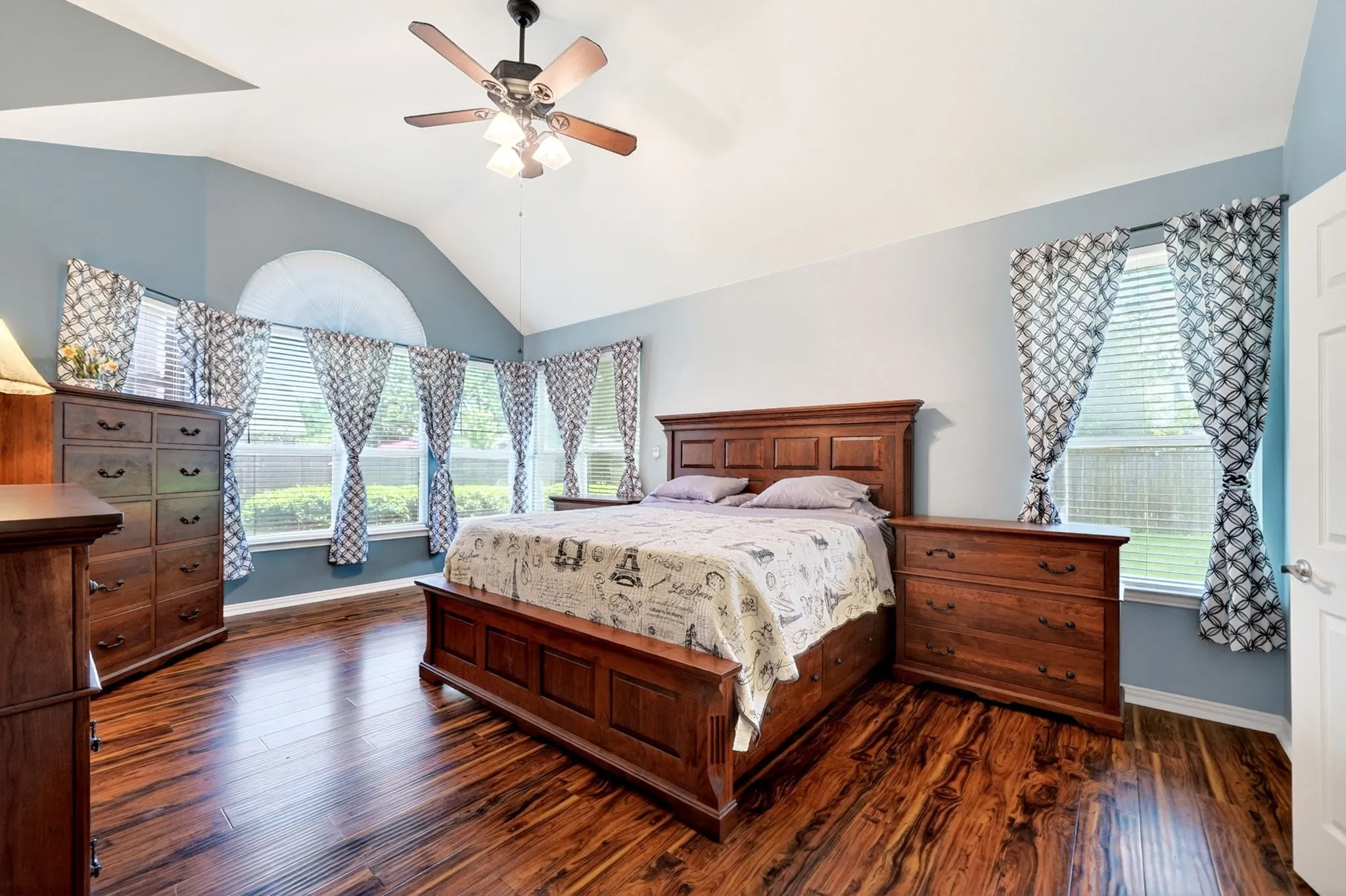 Single Family Residence For Sale in Dallas County , 9217 Royal Burgess Drive, Rowlett, Texas 75089, 4 Bedroom, 2 Bathroom, 3 Garage spaces, 2,661 Sqft, built in 2000, mls#21298774, Real Estate Agent in Rowlett, Homes For Sale in Dallas county, Homes For Sale in Rowlett, Realtor in Rowlett Texas, Real Estate Brokerage Independent Realty Texas, Luminita Cordes Realtor