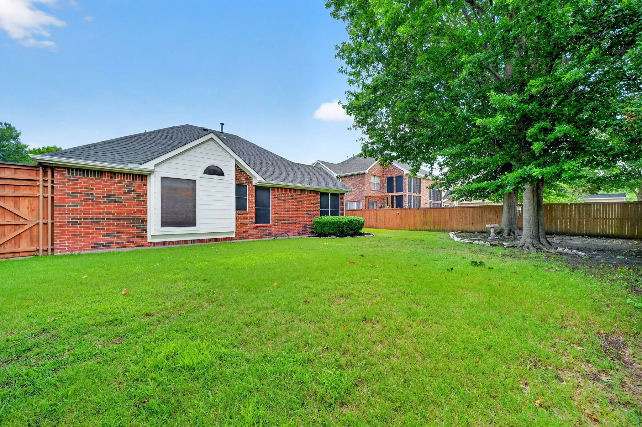 Single Family Residence For Sale in Dallas County , 9217 Royal Burgess Drive, Rowlett, Texas 75089, 4 Bedroom, 2 Bathroom, 3 Garage spaces, 2,661 Sqft, built in 2000, mls#21298774, Real Estate Agent in Rowlett, Homes For Sale in Dallas county, Homes For Sale in Rowlett, Realtor in Rowlett Texas, Real Estate Brokerage Independent Realty Texas, Luminita Cordes Realtor