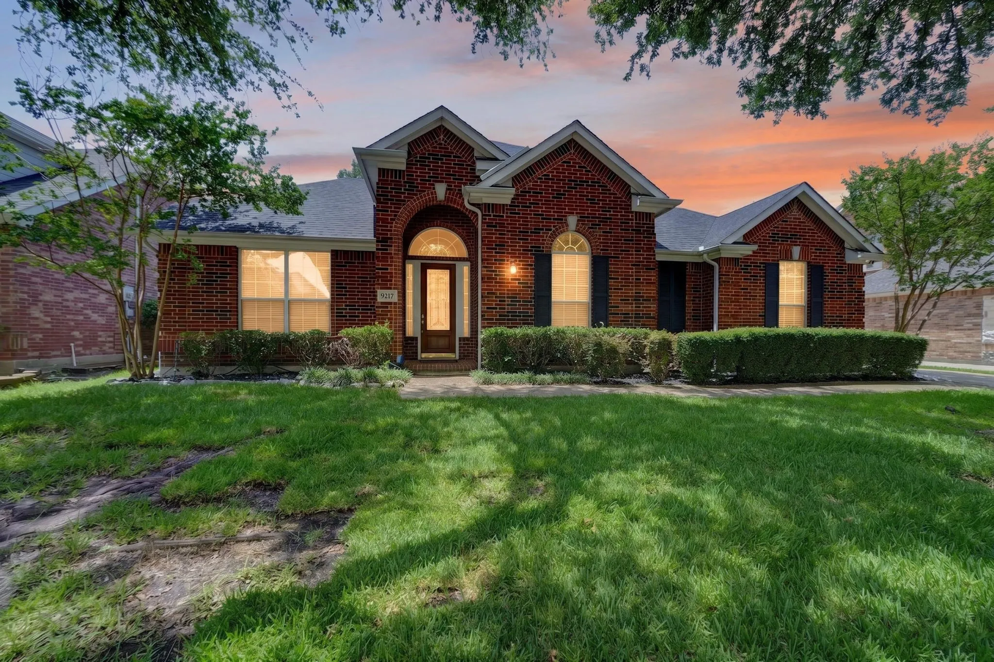 Single Family Residence For Sale in Dallas County , 9217 Royal Burgess Drive, Rowlett, Texas 75089, 4 Bedroom, 2 Bathroom, 3 Garage spaces, 2,661 Sqft, built in 2000, mls#21298774, Real Estate Agent in Rowlett, Homes For Sale in Dallas county, Homes For Sale in Rowlett, Realtor in Rowlett Texas, Real Estate Brokerage Independent Realty Texas, Luminita Cordes Realtor