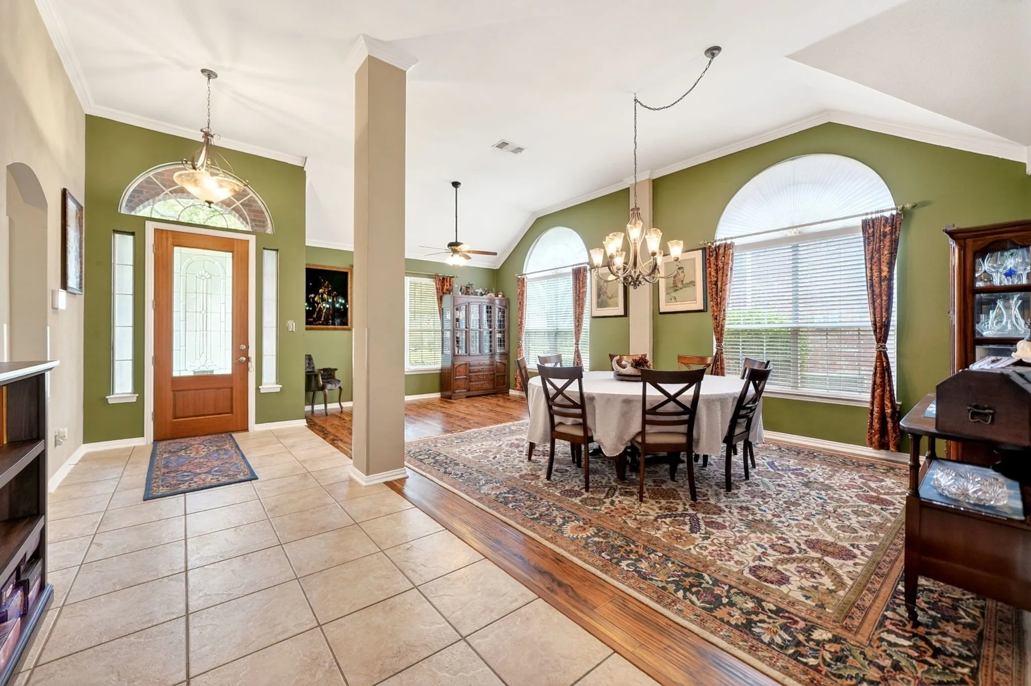 Single Family Residence For Sale in Dallas County , 9217 Royal Burgess Drive, Rowlett, Texas 75089, 4 Bedroom, 2 Bathroom, 3 Garage spaces, 2,661 Sqft, built in 2000, mls#21298774, Real Estate Agent in Rowlett, Homes For Sale in Dallas county, Homes For Sale in Rowlett, Realtor in Rowlett Texas, Real Estate Brokerage Independent Realty Texas, Luminita Cordes Realtor