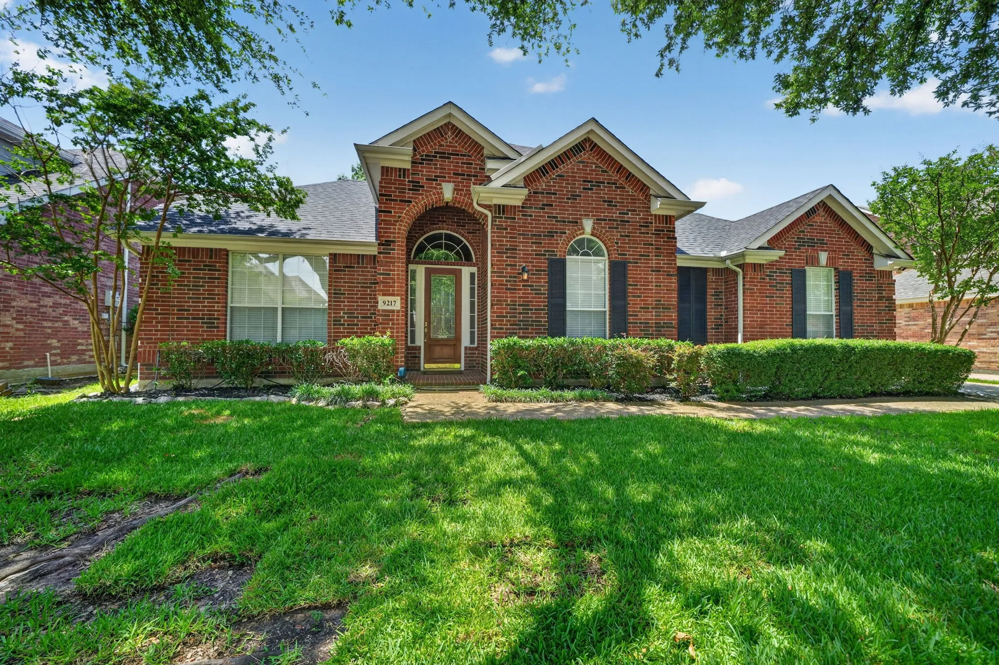 Single Family Residence For Sale in Dallas County , 9217 Royal Burgess Drive, Rowlett, Texas 75089, 4 Bedroom, 2 Bathroom, 3 Garage spaces, 2,661 Sqft, built in 2000, mls#21298774, Real Estate Agent in Rowlett, Homes For Sale in Dallas county, Homes For Sale in Rowlett, Realtor in Rowlett Texas, Real Estate Brokerage Independent Realty Texas, Luminita Cordes Realtor