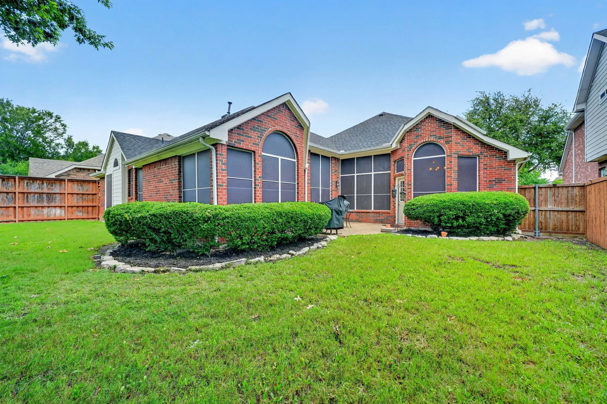 Single Family Residence For Sale in Dallas County , 9217 Royal Burgess Drive, Rowlett, Texas 75089, 4 Bedroom, 2 Bathroom, 3 Garage spaces, 2,661 Sqft, built in 2000, mls#21298774, Real Estate Agent in Rowlett, Homes For Sale in Dallas county, Homes For Sale in Rowlett, Realtor in Rowlett Texas, Real Estate Brokerage Independent Realty Texas, Luminita Cordes Realtor