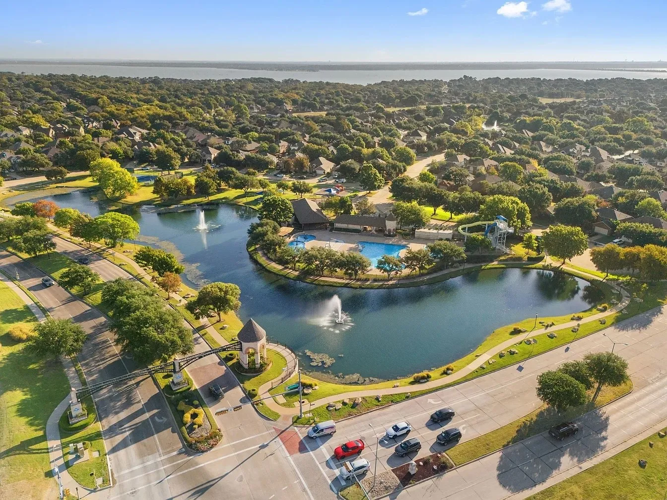 Single Family Residence For Sale in Dallas County , 9217 Royal Burgess Drive, Rowlett, Texas 75089, 4 Bedroom, 2 Bathroom, 3 Garage spaces, 2,661 Sqft, built in 2000, mls#21298774, Real Estate Agent in Rowlett, Homes For Sale in Dallas county, Homes For Sale in Rowlett, Realtor in Rowlett Texas, Real Estate Brokerage Independent Realty Texas, Luminita Cordes Realtor