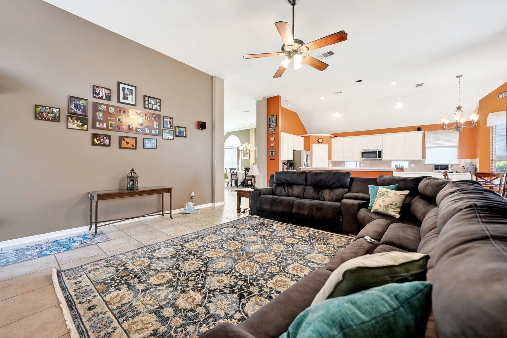 Single Family Residence For Sale in Dallas County , 9217 Royal Burgess Drive, Rowlett, Texas 75089, 4 Bedroom, 2 Bathroom, 3 Garage spaces, 2,661 Sqft, built in 2000, mls#21298774, Real Estate Agent in Rowlett, Homes For Sale in Dallas county, Homes For Sale in Rowlett, Realtor in Rowlett Texas, Real Estate Brokerage Independent Realty Texas, Luminita Cordes Realtor