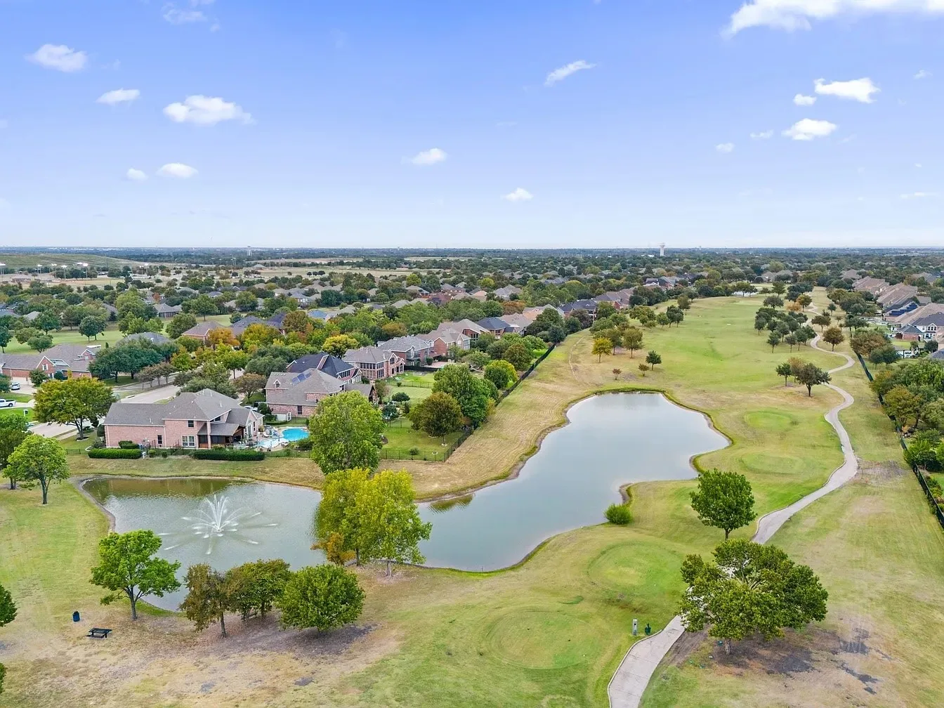 Single Family Residence For Sale in Dallas County , 9217 Royal Burgess Drive, Rowlett, Texas 75089, 4 Bedroom, 2 Bathroom, 3 Garage spaces, 2,661 Sqft, built in 2000, mls#21298774, Real Estate Agent in Rowlett, Homes For Sale in Dallas county, Homes For Sale in Rowlett, Realtor in Rowlett Texas, Real Estate Brokerage Independent Realty Texas, Luminita Cordes Realtor