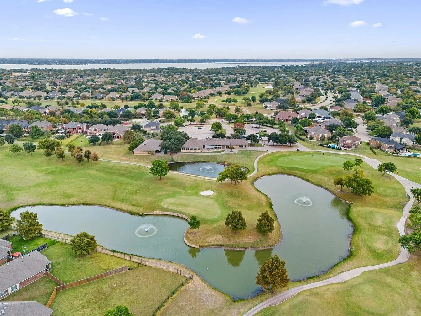 Single Family Residence For Sale in Dallas County , 9217 Royal Burgess Drive, Rowlett, Texas 75089, 4 Bedroom, 2 Bathroom, 3 Garage spaces, 2,661 Sqft, built in 2000, mls#21298774, Real Estate Agent in Rowlett, Homes For Sale in Dallas county, Homes For Sale in Rowlett, Realtor in Rowlett Texas, Real Estate Brokerage Independent Realty Texas, Luminita Cordes Realtor