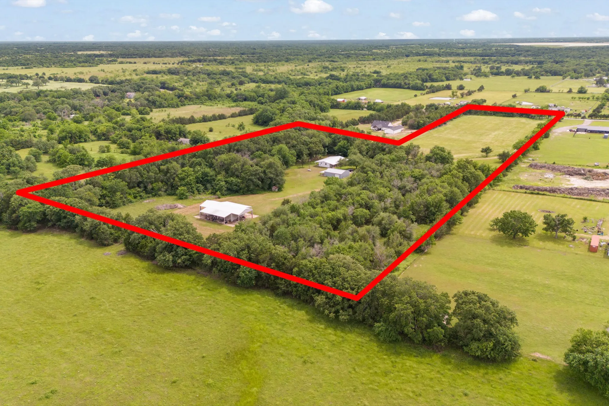 Mobile Home For Sale in Kaufman County , 9547 County Rd 346, Terrell, Texas 75161, 3 Bedrooms, 2 Bathrooms, 6 Garage spaces, 1,560 Sqft, built in 1982, Price $575,000, mls#21290241, Real Estate Agent in Terrell, Homes For Sale in Kaufman county, Homes For Sale in Terrell, Realtor in Terrell Texas, Real Estate Brokerage Independent Realty Texas, Luminita Cordes Realtor