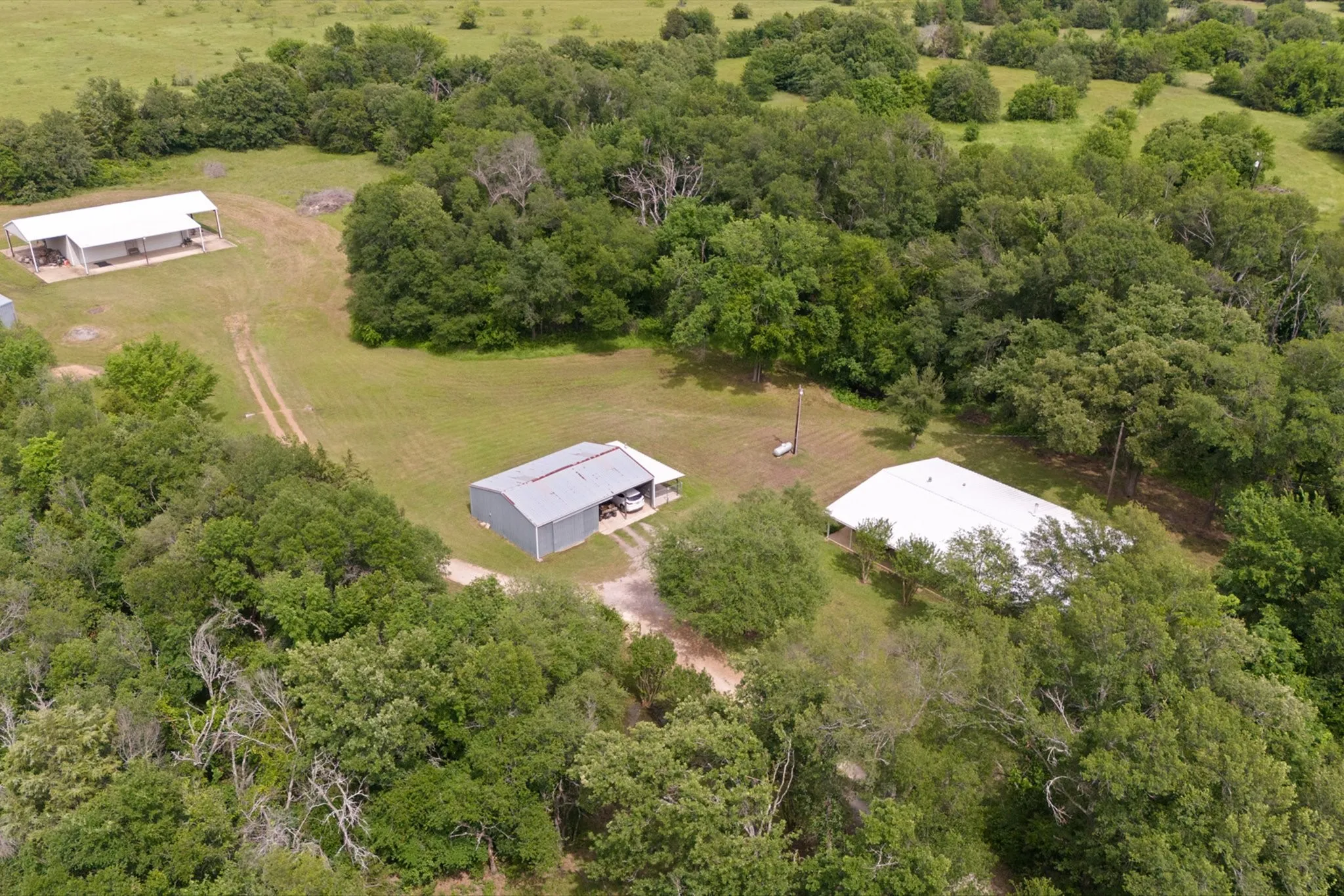 Mobile Home For Sale in Kaufman County , 9547 County Rd 346, Terrell, Texas 75161, 3 Bedrooms, 2 Bathrooms, 6 Garage spaces, 1,560 Sqft, built in 1982, Price $575,000, mls#21290241, Real Estate Agent in Terrell, Homes For Sale in Kaufman county, Homes For Sale in Terrell, Realtor in Terrell Texas, Real Estate Brokerage Independent Realty Texas, Luminita Cordes Realtor