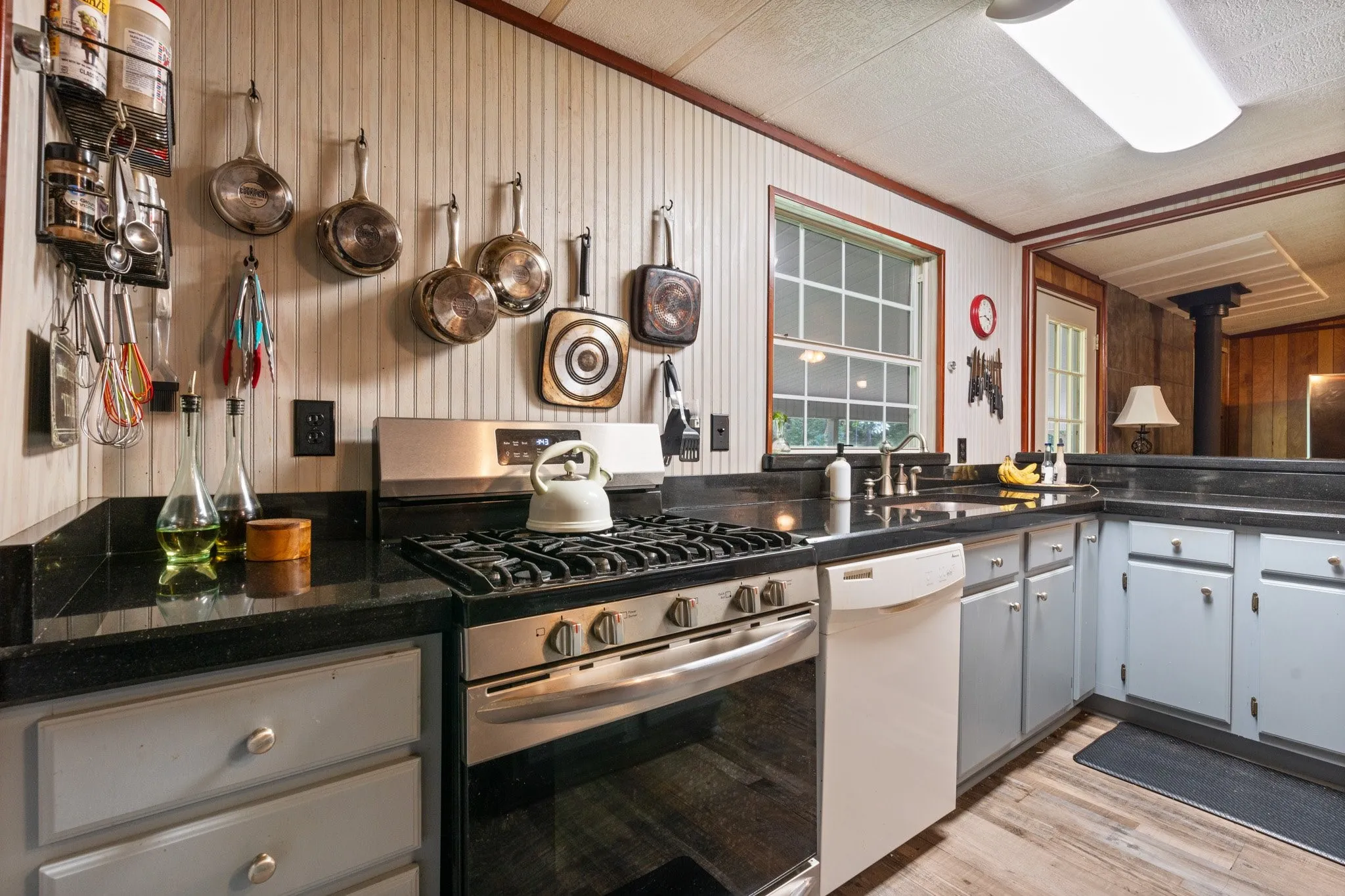Mobile Home For Sale in Kaufman County , 9547 County Rd 346, Terrell, Texas 75161, 3 Bedrooms, 2 Bathrooms, 6 Garage spaces, 1,560 Sqft, built in 1982, Price $575,000, mls#21290241, Real Estate Agent in Terrell, Homes For Sale in Kaufman county, Homes For Sale in Terrell, Realtor in Terrell Texas, Real Estate Brokerage Independent Realty Texas, Luminita Cordes Realtor