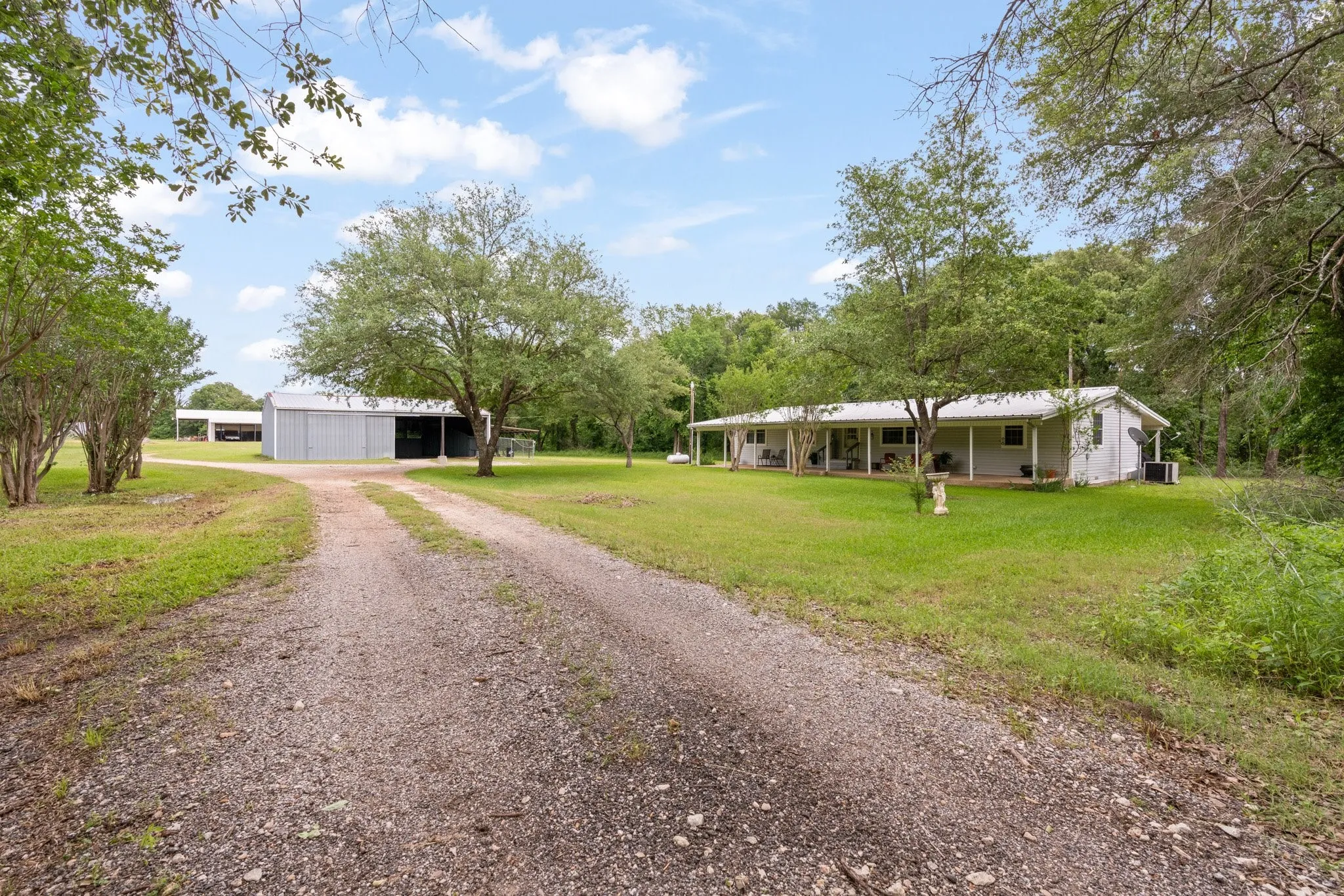 Mobile Home For Sale in Kaufman County , 9547 County Rd 346, Terrell, Texas 75161, 3 Bedrooms, 2 Bathrooms, 6 Garage spaces, 1,560 Sqft, built in 1982, Price $575,000, mls#21290241, Real Estate Agent in Terrell, Homes For Sale in Kaufman county, Homes For Sale in Terrell, Realtor in Terrell Texas, Real Estate Brokerage Independent Realty Texas, Luminita Cordes Realtor