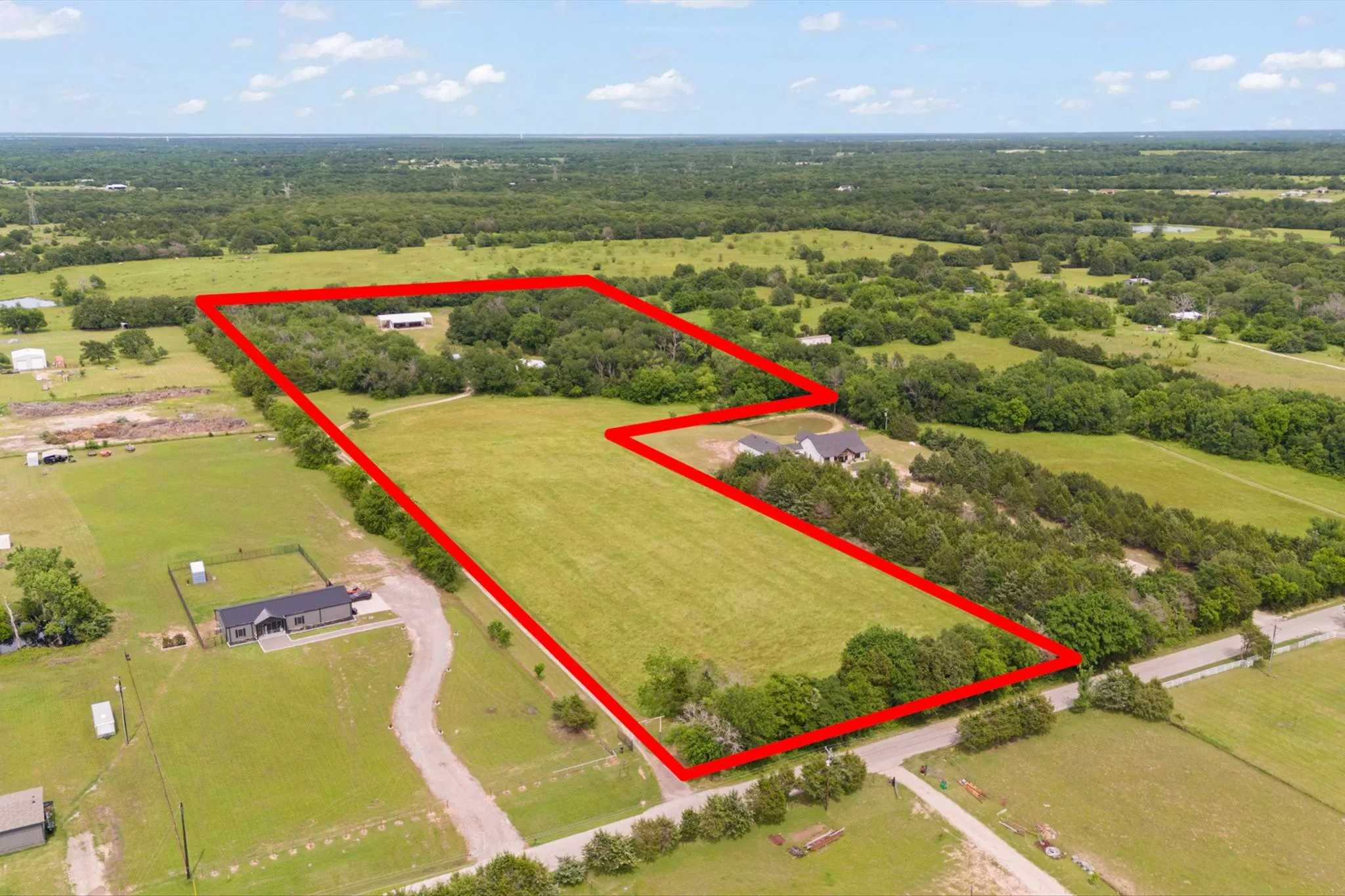Mobile Home For Sale in Kaufman County , 9547 County Rd 346, Terrell, Texas 75161, 3 Bedrooms, 2 Bathrooms, 6 Garage spaces, 1,560 Sqft, built in 1982, Price $575,000, mls#21290241, Real Estate Agent in Terrell, Homes For Sale in Kaufman county, Homes For Sale in Terrell, Realtor in Terrell Texas, Real Estate Brokerage Independent Realty Texas, Luminita Cordes Realtor
