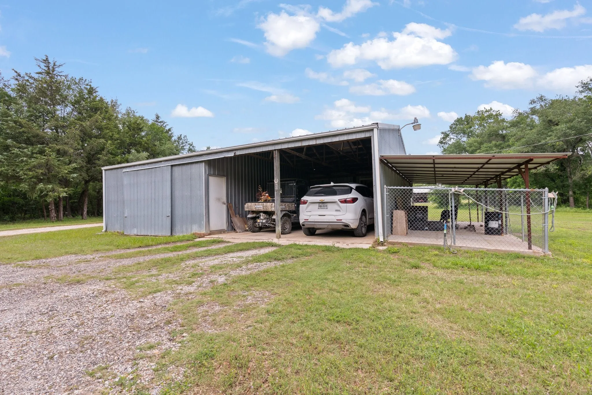 Mobile Home For Sale in Kaufman County , 9547 County Rd 346, Terrell, Texas 75161, 3 Bedrooms, 2 Bathrooms, 6 Garage spaces, 1,560 Sqft, built in 1982, Price $575,000, mls#21290241, Real Estate Agent in Terrell, Homes For Sale in Kaufman county, Homes For Sale in Terrell, Realtor in Terrell Texas, Real Estate Brokerage Independent Realty Texas, Luminita Cordes Realtor