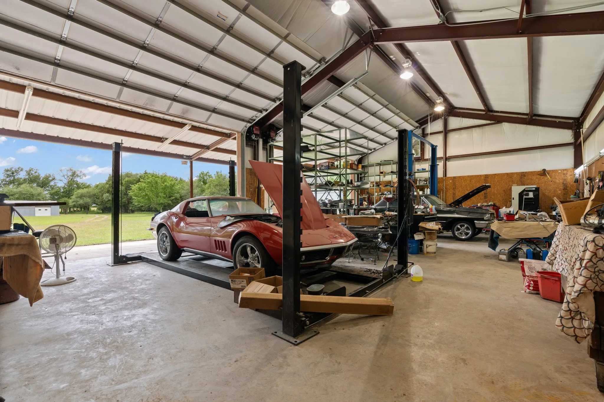 Mobile Home For Sale in Kaufman County , 9547 County Rd 346, Terrell, Texas 75161, 3 Bedrooms, 2 Bathrooms, 6 Garage spaces, 1,560 Sqft, built in 1982, Price $575,000, mls#21290241, Real Estate Agent in Terrell, Homes For Sale in Kaufman county, Homes For Sale in Terrell, Realtor in Terrell Texas, Real Estate Brokerage Independent Realty Texas, Luminita Cordes Realtor