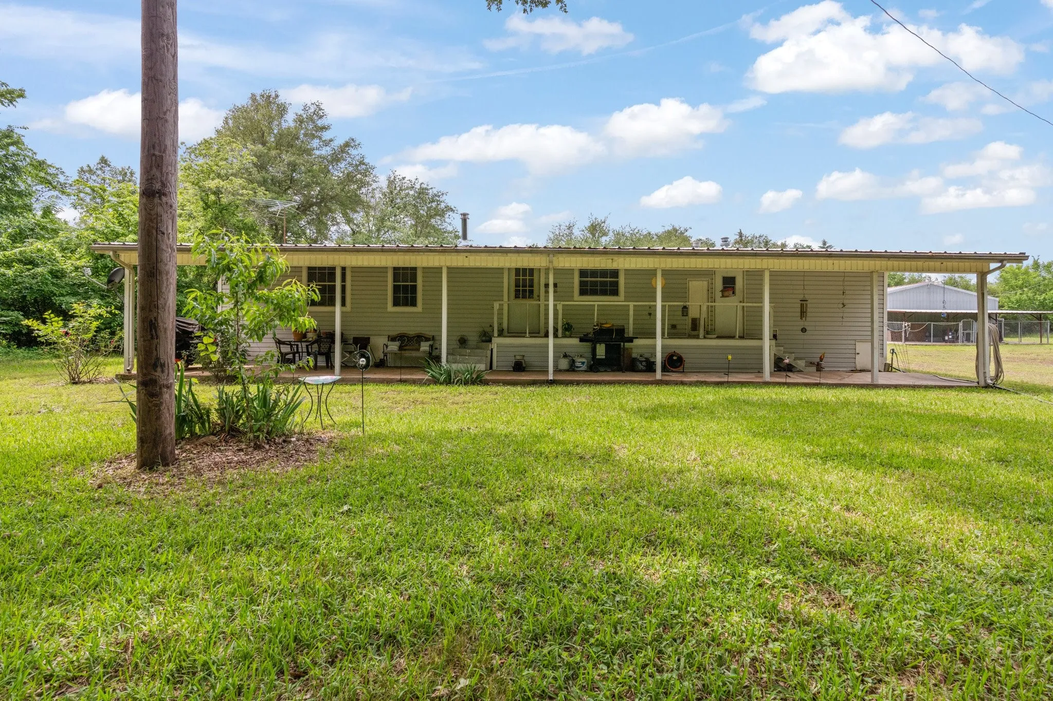 Mobile Home For Sale in Kaufman County , 9547 County Rd 346, Terrell, Texas 75161, 3 Bedrooms, 2 Bathrooms, 6 Garage spaces, 1,560 Sqft, built in 1982, Price $575,000, mls#21290241, Real Estate Agent in Terrell, Homes For Sale in Kaufman county, Homes For Sale in Terrell, Realtor in Terrell Texas, Real Estate Brokerage Independent Realty Texas, Luminita Cordes Realtor