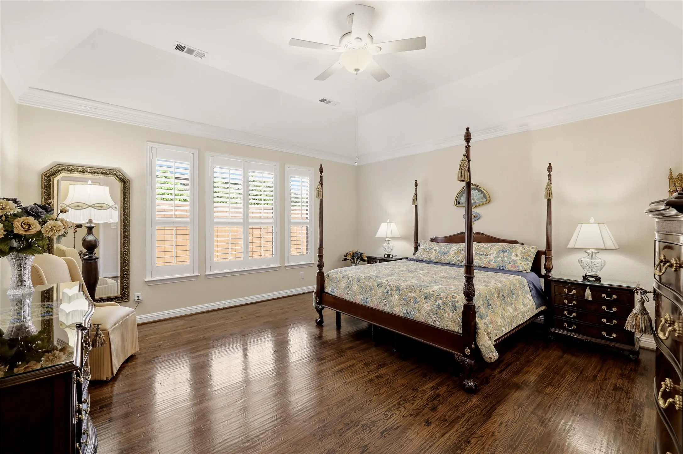 Single Family Residence For Sale in Tarrant County , 5931 Crescent Lane, Colleyville, Texas 76034, 3 Bedroom, 4 Bathroom, 2 Garage spaces, 3,110 Sqft, built in 2006, mls#21296490, Real Estate Agent in Colleyville, Homes For Sale in Tarrant county, Homes For Sale in Colleyville, Realtor in Colleyville Texas, Real Estate Brokerage Independent Realty Texas, Luminita Cordes Realtor