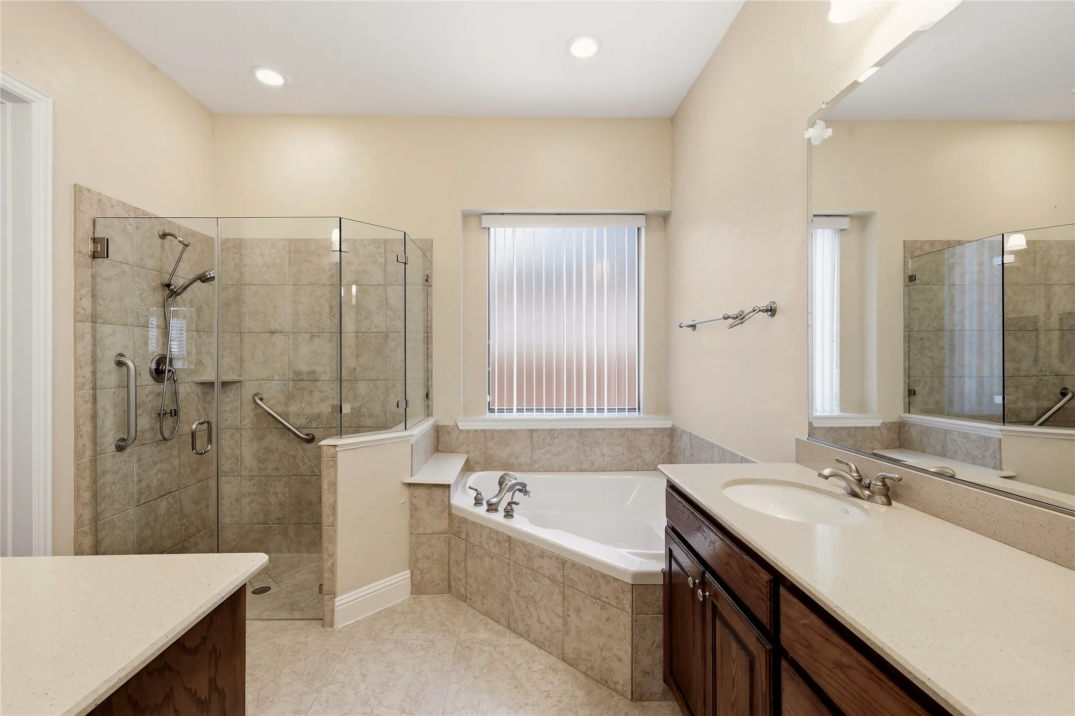 Single Family Residence For Sale in Tarrant County , 5931 Crescent Lane, Colleyville, Texas 76034, 3 Bedroom, 4 Bathroom, 2 Garage spaces, 3,110 Sqft, built in 2006, mls#21296490, Real Estate Agent in Colleyville, Homes For Sale in Tarrant county, Homes For Sale in Colleyville, Realtor in Colleyville Texas, Real Estate Brokerage Independent Realty Texas, Luminita Cordes Realtor