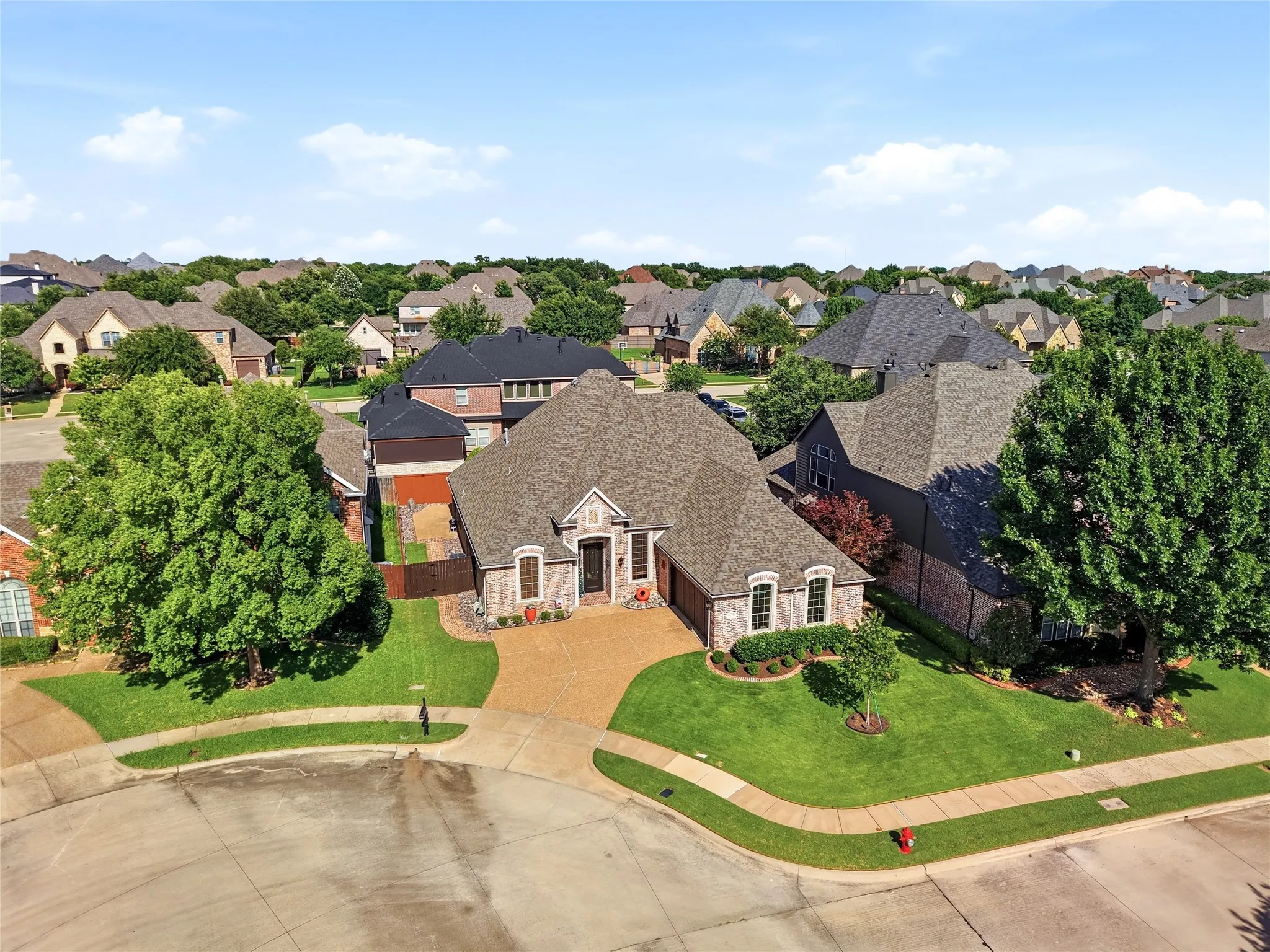 Single Family Residence For Sale in Tarrant County , 5931 Crescent Lane, Colleyville, Texas 76034, 3 Bedroom, 4 Bathroom, 2 Garage spaces, 3,110 Sqft, built in 2006, mls#21296490, Real Estate Agent in Colleyville, Homes For Sale in Tarrant county, Homes For Sale in Colleyville, Realtor in Colleyville Texas, Real Estate Brokerage Independent Realty Texas, Luminita Cordes Realtor