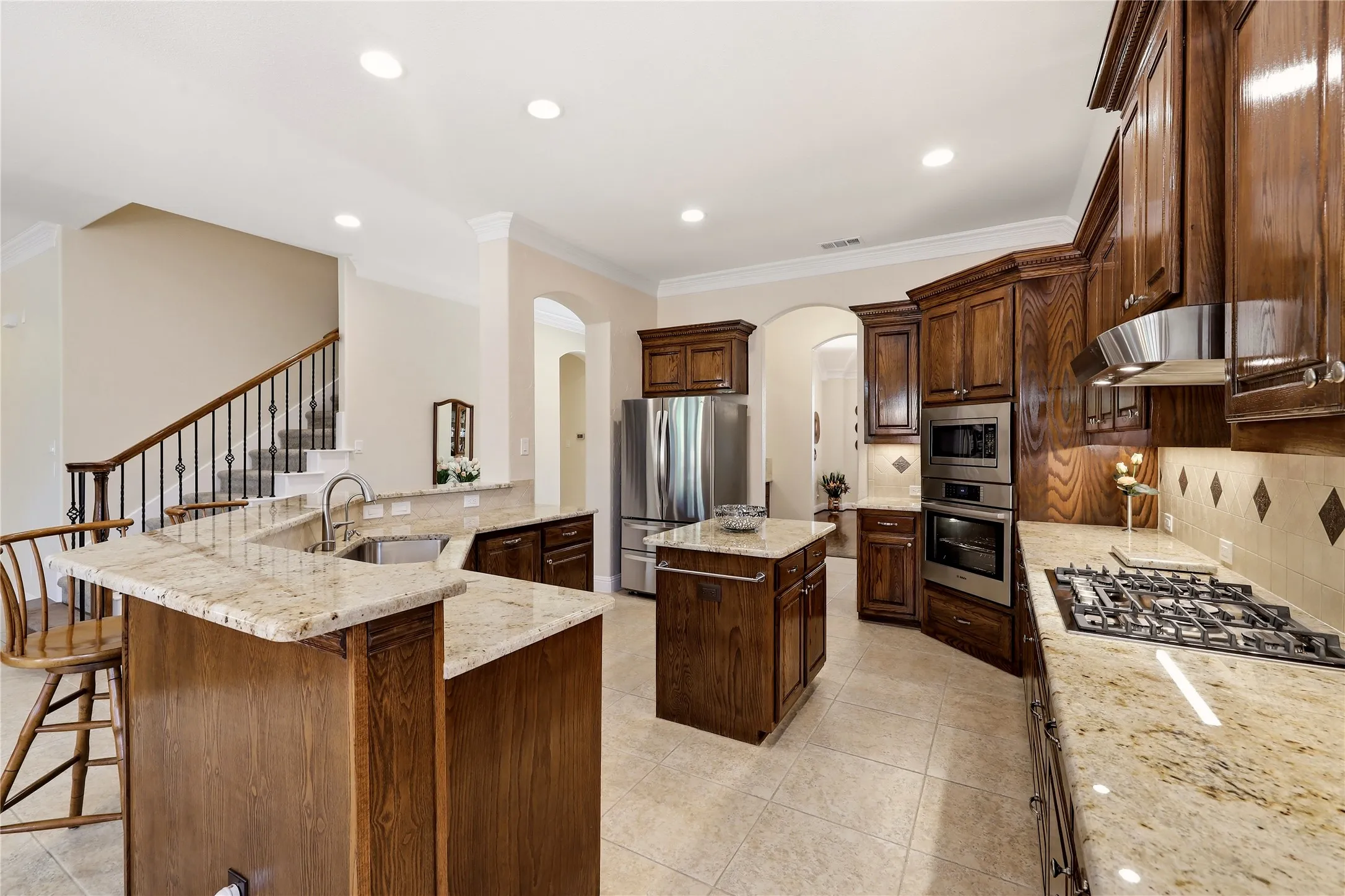 Single Family Residence For Sale in Tarrant County , 5931 Crescent Lane, Colleyville, Texas 76034, 3 Bedroom, 4 Bathroom, 2 Garage spaces, 3,110 Sqft, built in 2006, mls#21296490, Real Estate Agent in Colleyville, Homes For Sale in Tarrant county, Homes For Sale in Colleyville, Realtor in Colleyville Texas, Real Estate Brokerage Independent Realty Texas, Luminita Cordes Realtor