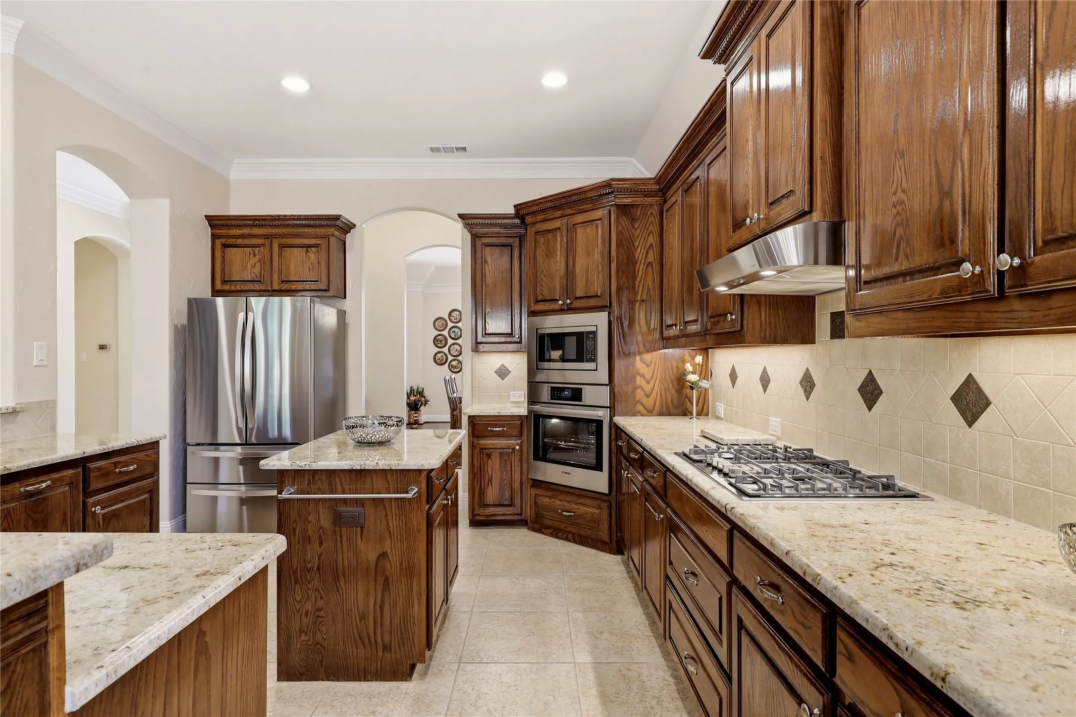 Single Family Residence For Sale in Tarrant County , 5931 Crescent Lane, Colleyville, Texas 76034, 3 Bedroom, 4 Bathroom, 2 Garage spaces, 3,110 Sqft, built in 2006, mls#21296490, Real Estate Agent in Colleyville, Homes For Sale in Tarrant county, Homes For Sale in Colleyville, Realtor in Colleyville Texas, Real Estate Brokerage Independent Realty Texas, Luminita Cordes Realtor