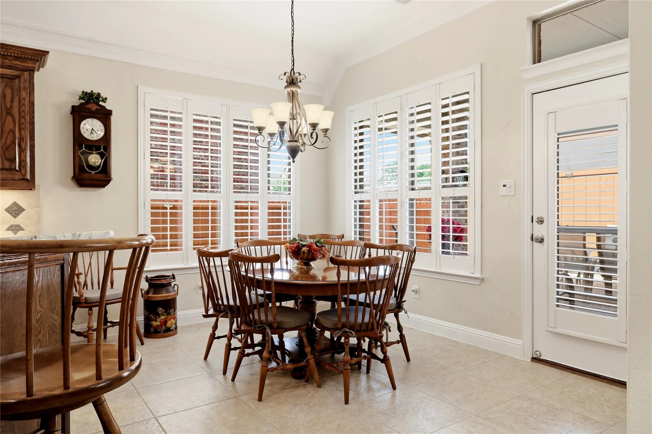 Single Family Residence For Sale in Tarrant County , 5931 Crescent Lane, Colleyville, Texas 76034, 3 Bedroom, 4 Bathroom, 2 Garage spaces, 3,110 Sqft, built in 2006, mls#21296490, Real Estate Agent in Colleyville, Homes For Sale in Tarrant county, Homes For Sale in Colleyville, Realtor in Colleyville Texas, Real Estate Brokerage Independent Realty Texas, Luminita Cordes Realtor