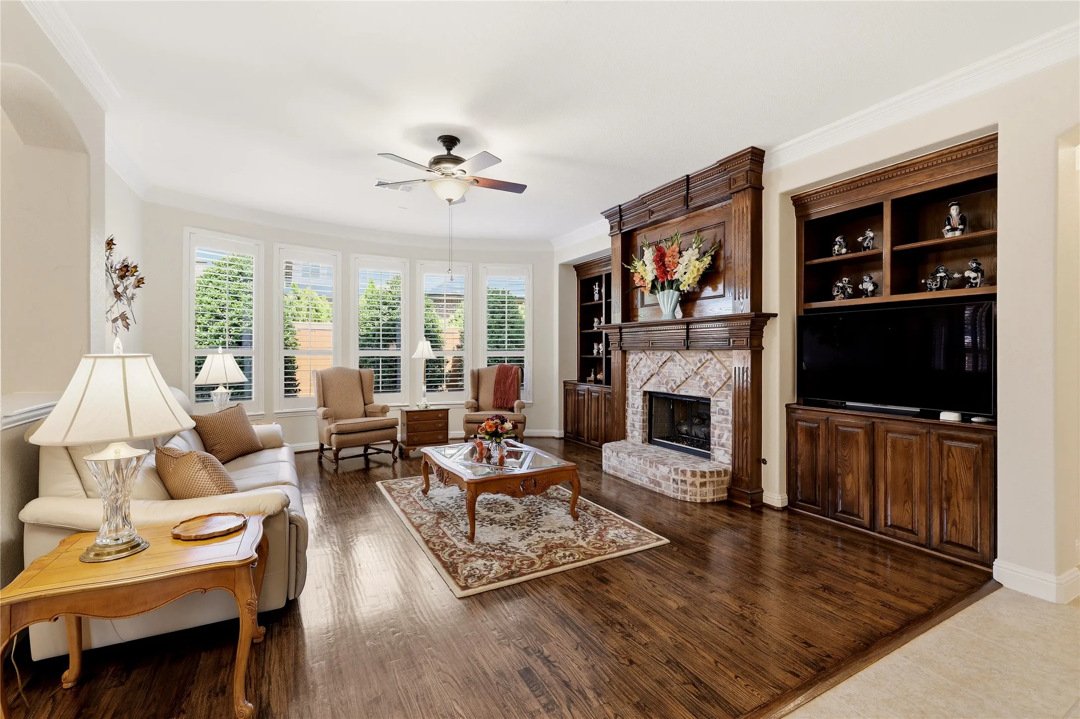 Single Family Residence For Sale in Tarrant County , 5931 Crescent Lane, Colleyville, Texas 76034, 3 Bedroom, 4 Bathroom, 2 Garage spaces, 3,110 Sqft, built in 2006, mls#21296490, Real Estate Agent in Colleyville, Homes For Sale in Tarrant county, Homes For Sale in Colleyville, Realtor in Colleyville Texas, Real Estate Brokerage Independent Realty Texas, Luminita Cordes Realtor