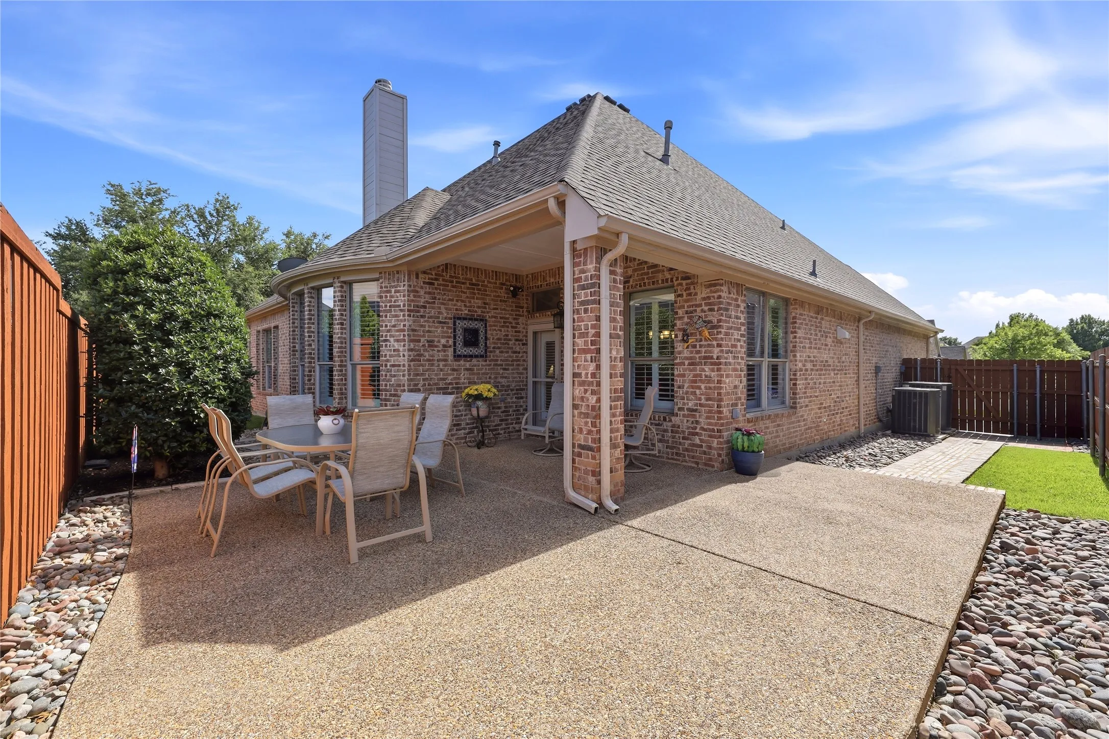 Single Family Residence For Sale in Tarrant County , 5931 Crescent Lane, Colleyville, Texas 76034, 3 Bedroom, 4 Bathroom, 2 Garage spaces, 3,110 Sqft, built in 2006, mls#21296490, Real Estate Agent in Colleyville, Homes For Sale in Tarrant county, Homes For Sale in Colleyville, Realtor in Colleyville Texas, Real Estate Brokerage Independent Realty Texas, Luminita Cordes Realtor