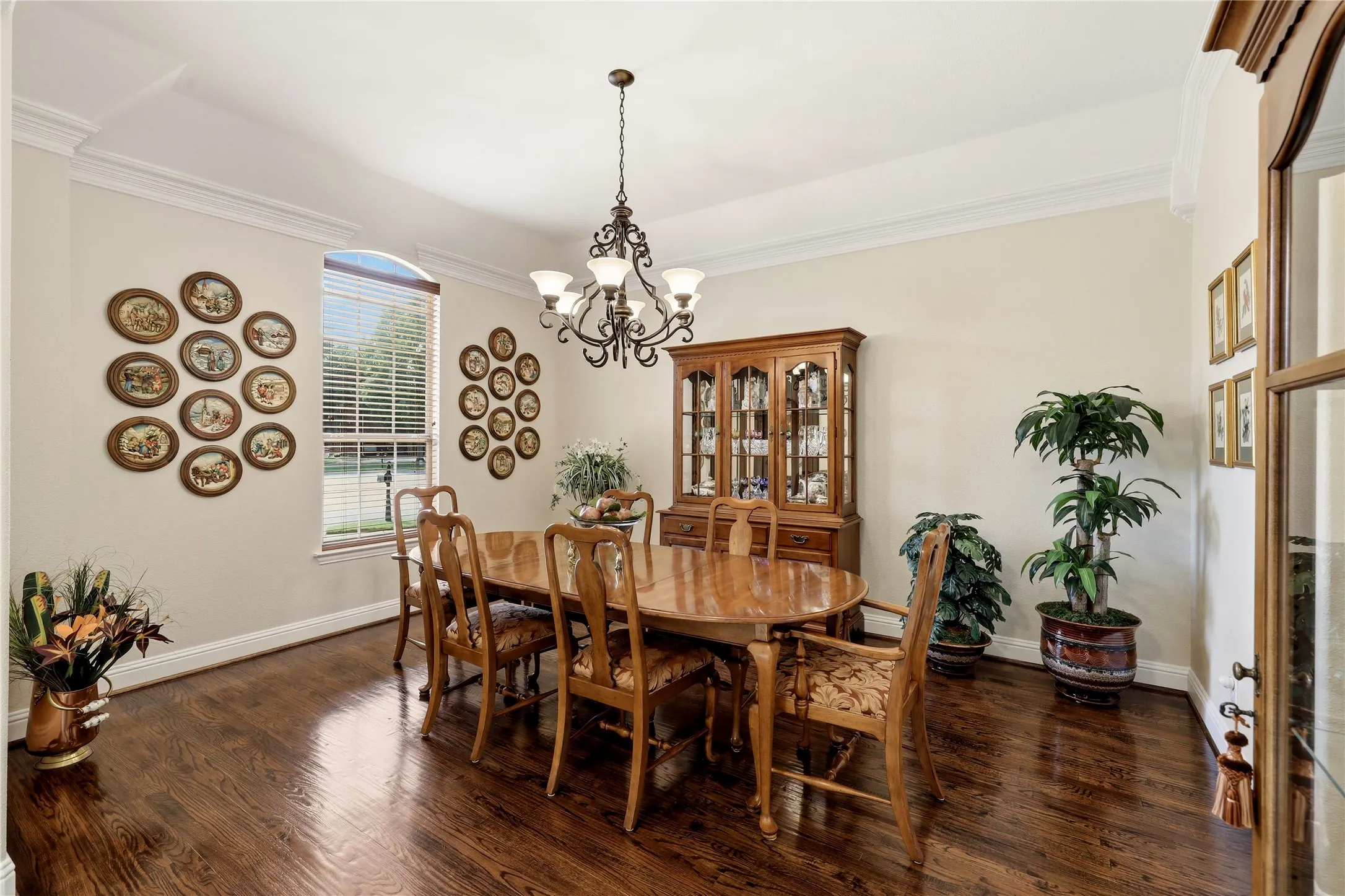 Single Family Residence For Sale in Tarrant County , 5931 Crescent Lane, Colleyville, Texas 76034, 3 Bedroom, 4 Bathroom, 2 Garage spaces, 3,110 Sqft, built in 2006, mls#21296490, Real Estate Agent in Colleyville, Homes For Sale in Tarrant county, Homes For Sale in Colleyville, Realtor in Colleyville Texas, Real Estate Brokerage Independent Realty Texas, Luminita Cordes Realtor